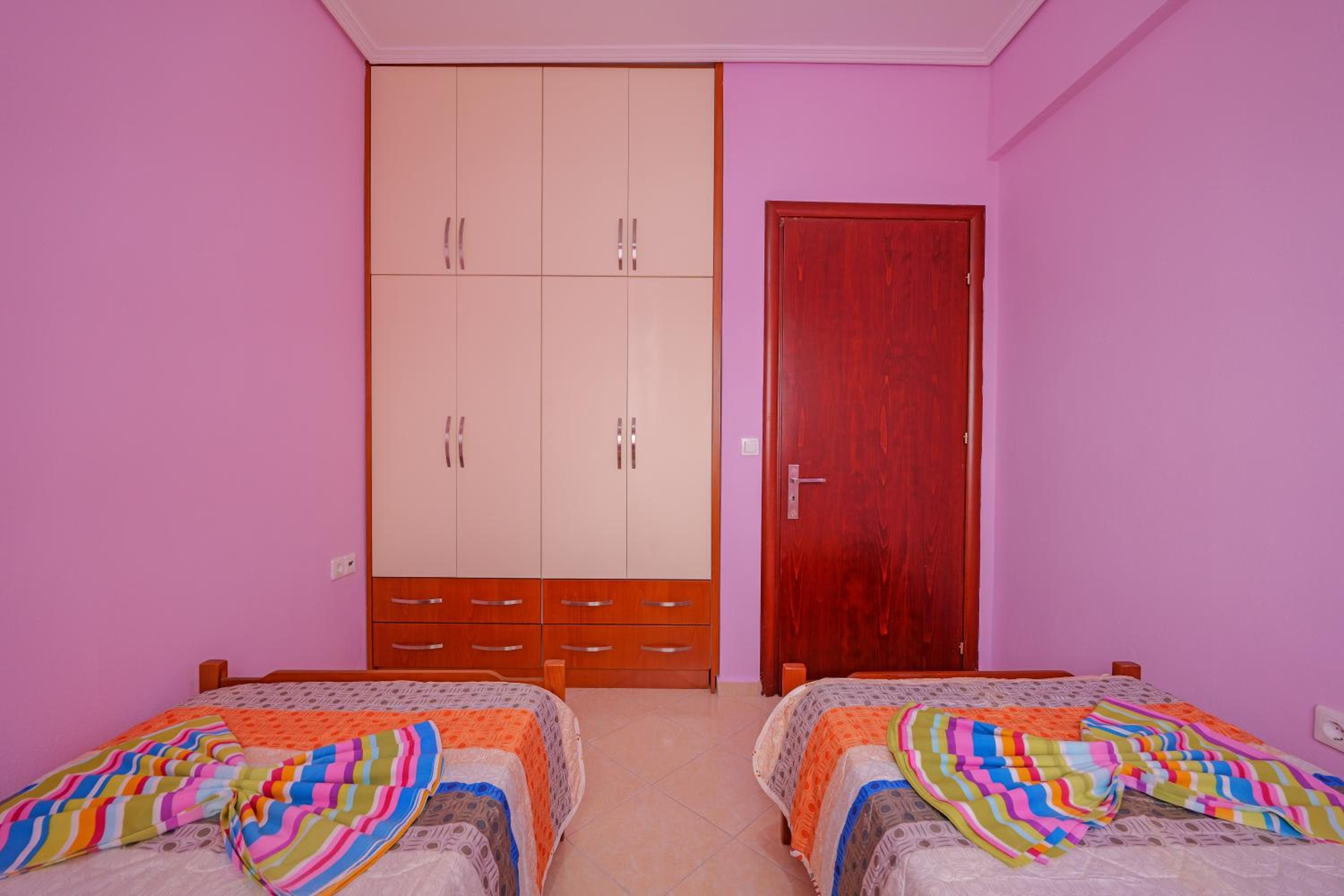 Two-Bedroom Apartment with Balcony and Sea View photo 2