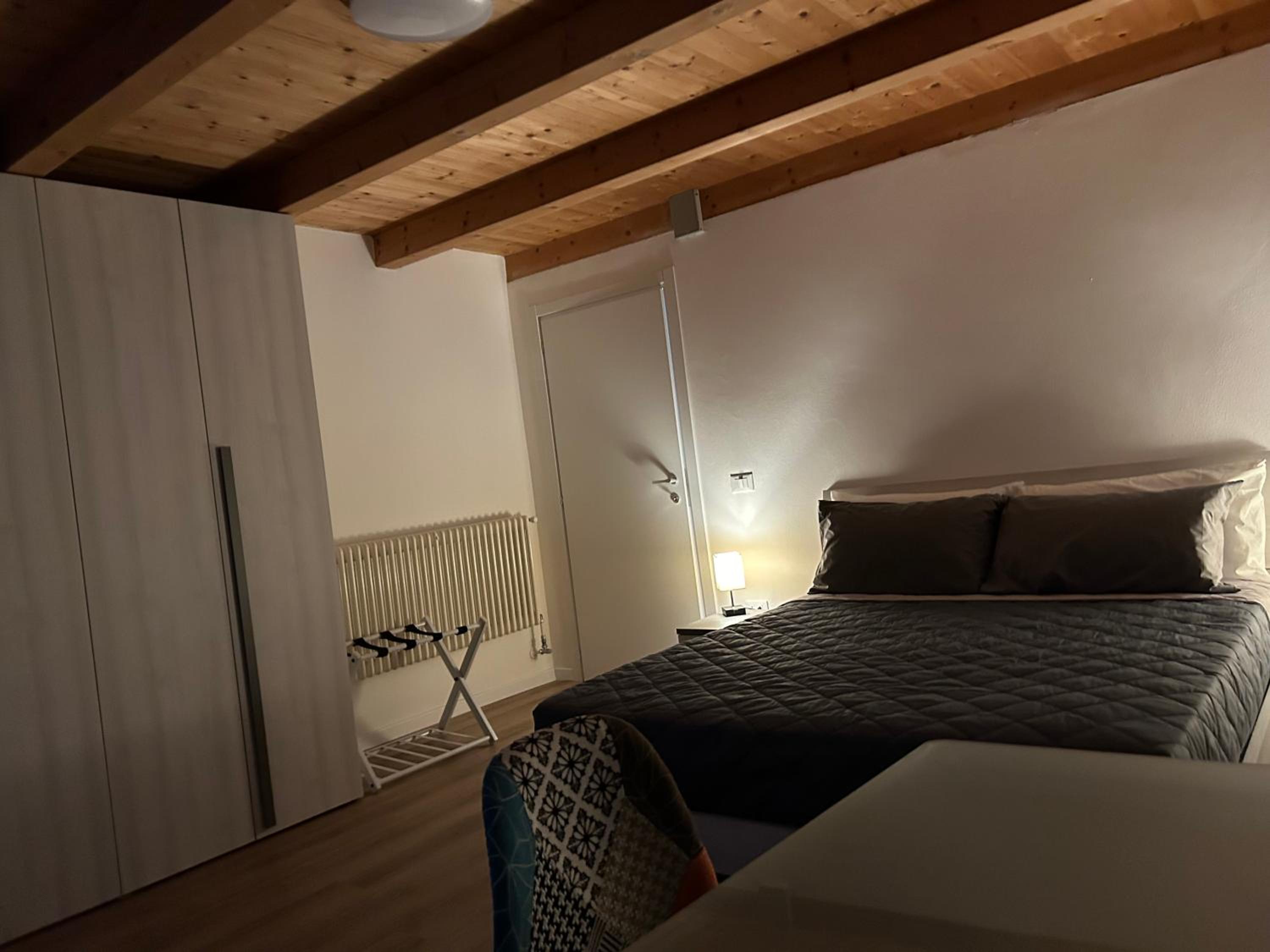 Deluxe One-Bedroom Apartment photo 1