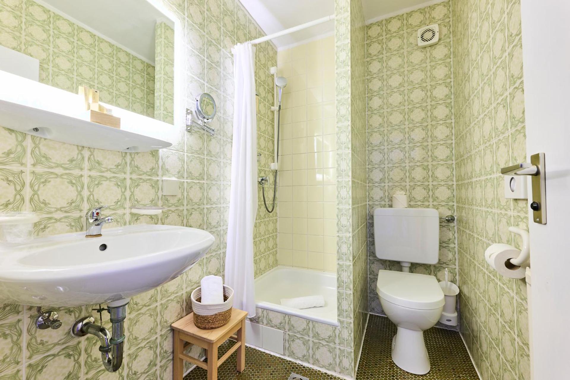 Standard Twin Room - Photo 2