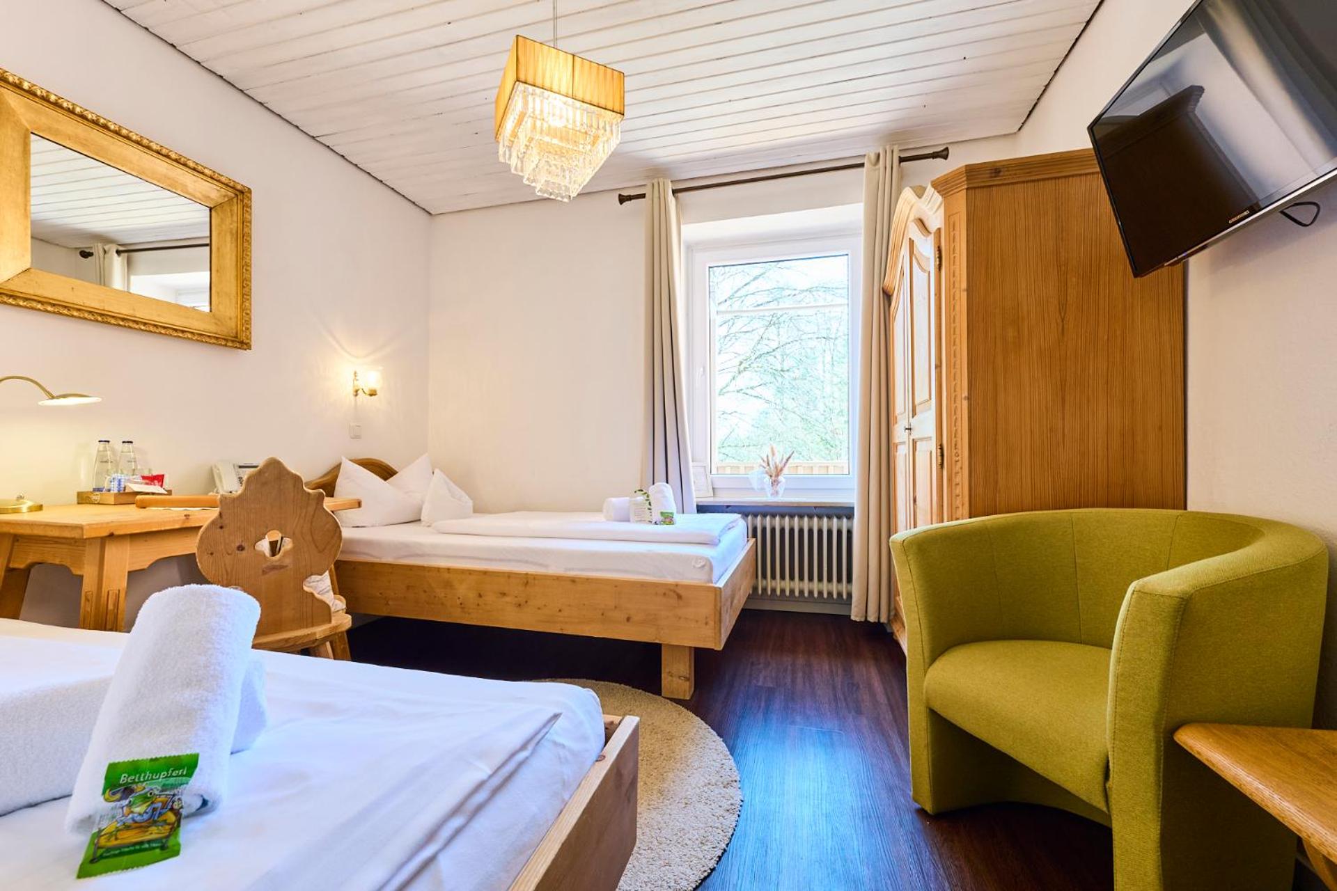 Standard Twin Room - Photo 4