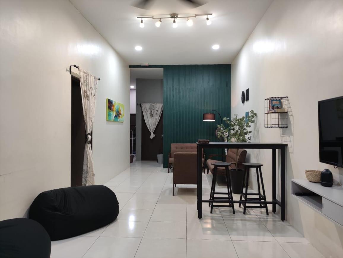 Three-Bedroom House photo 3