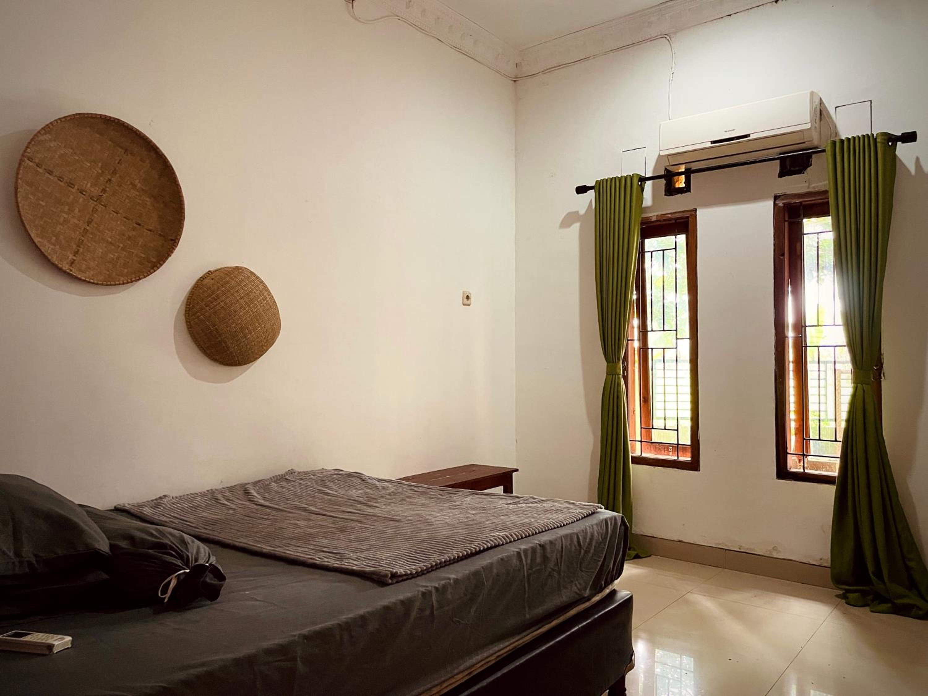 Double Room With Shared Bathroom photo 1