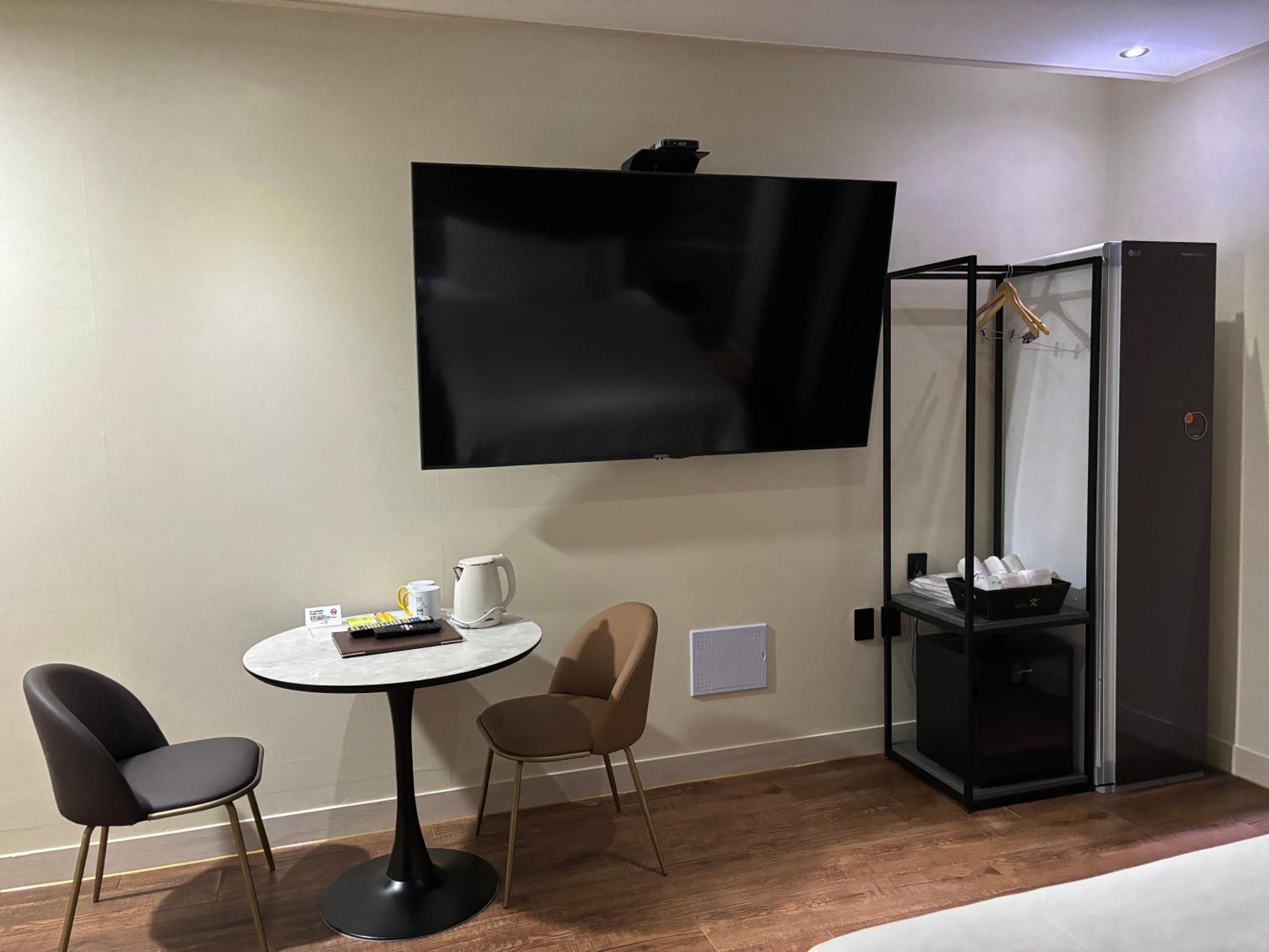 Double Room - Photo 6