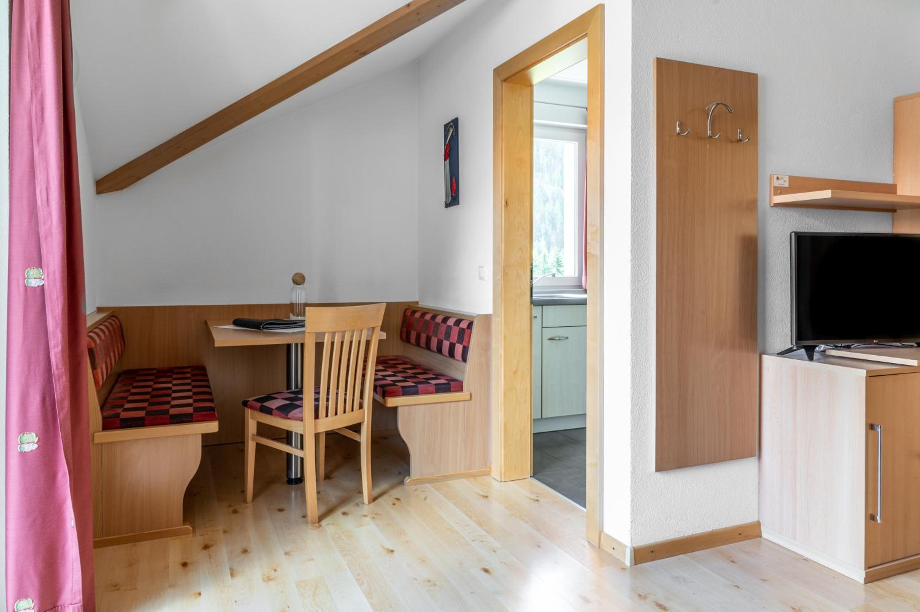 One-Bedroom Apartment with Balcony - Photo 8