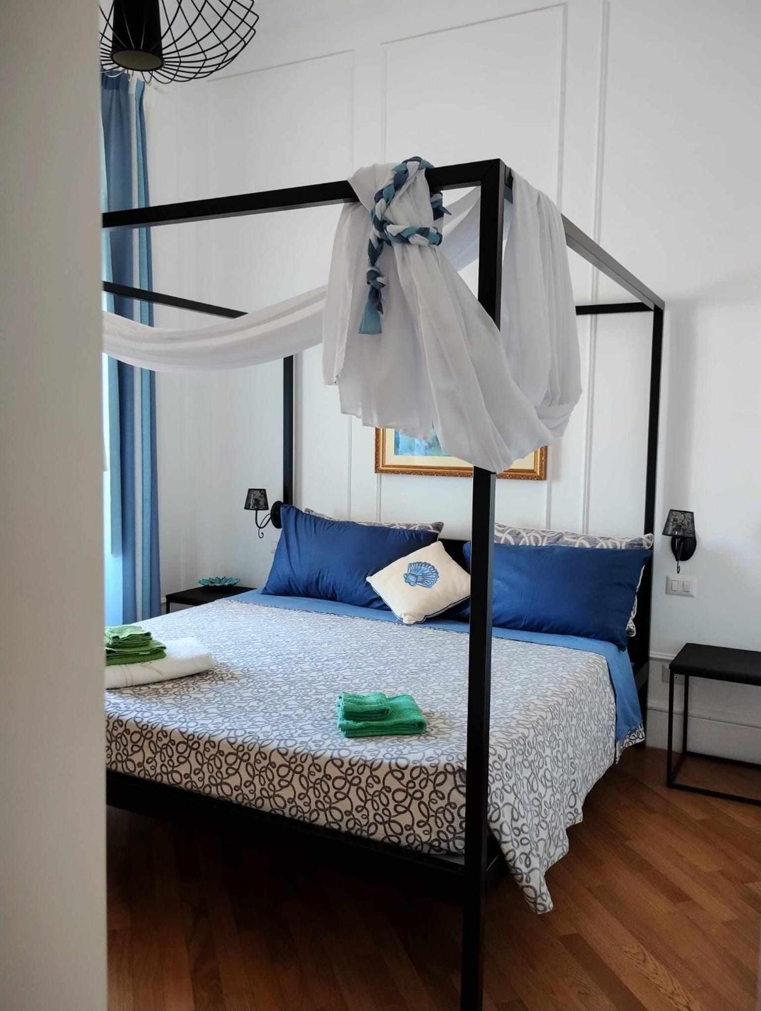 Family Suite with Balcony photo 2
