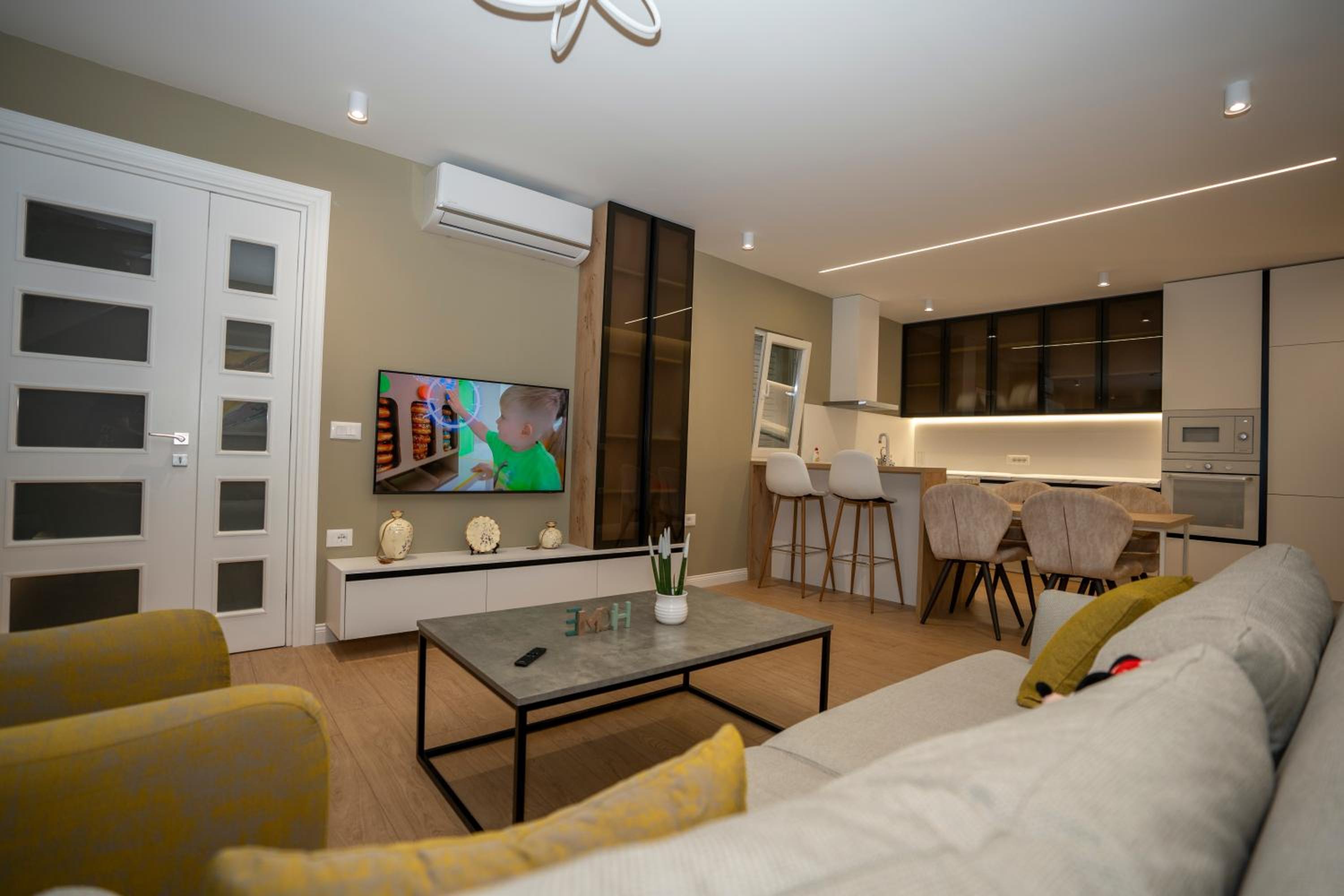 Three-Bedroom Villa photo 2