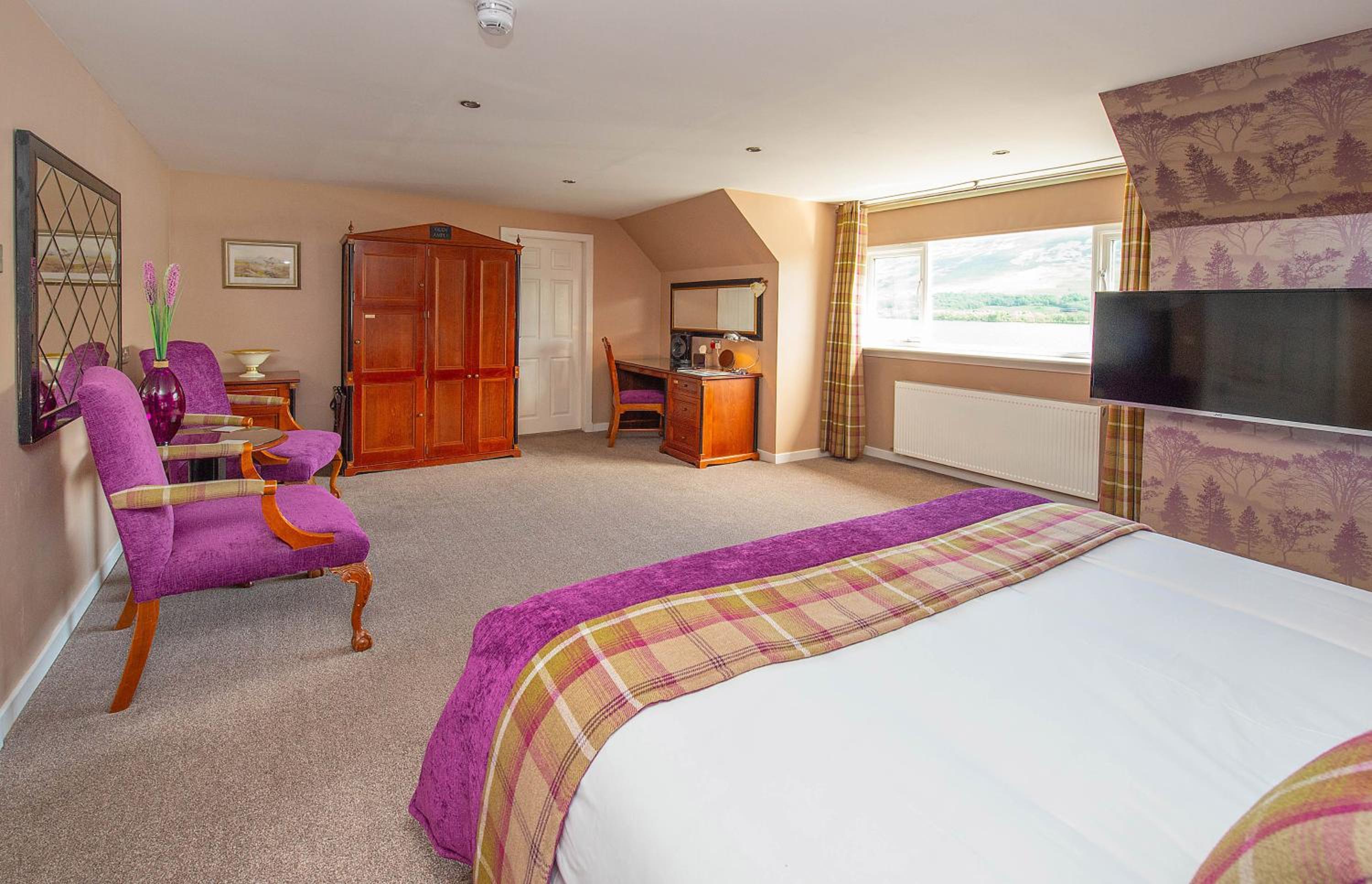 Deluxe Double Suite with Lake View photo 2
