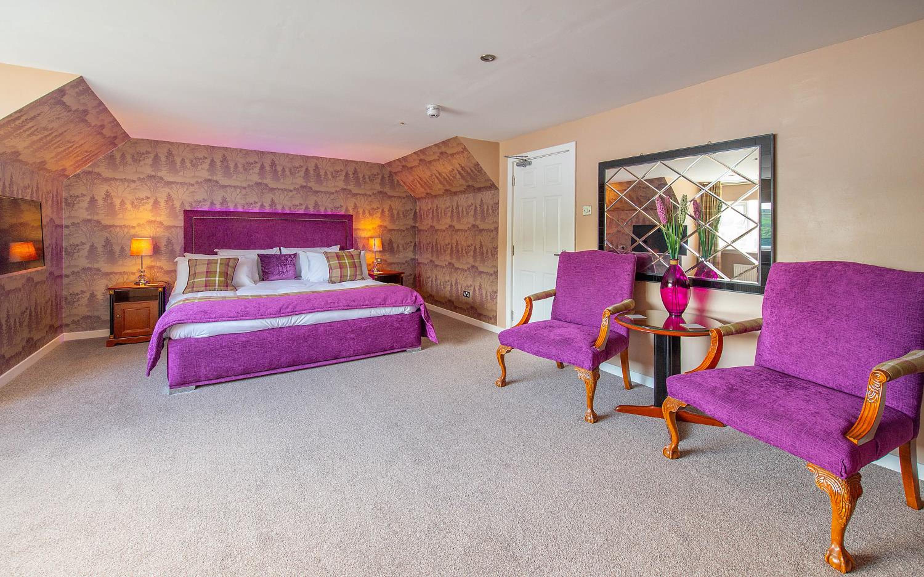 Deluxe Double Suite with Lake View photo 3