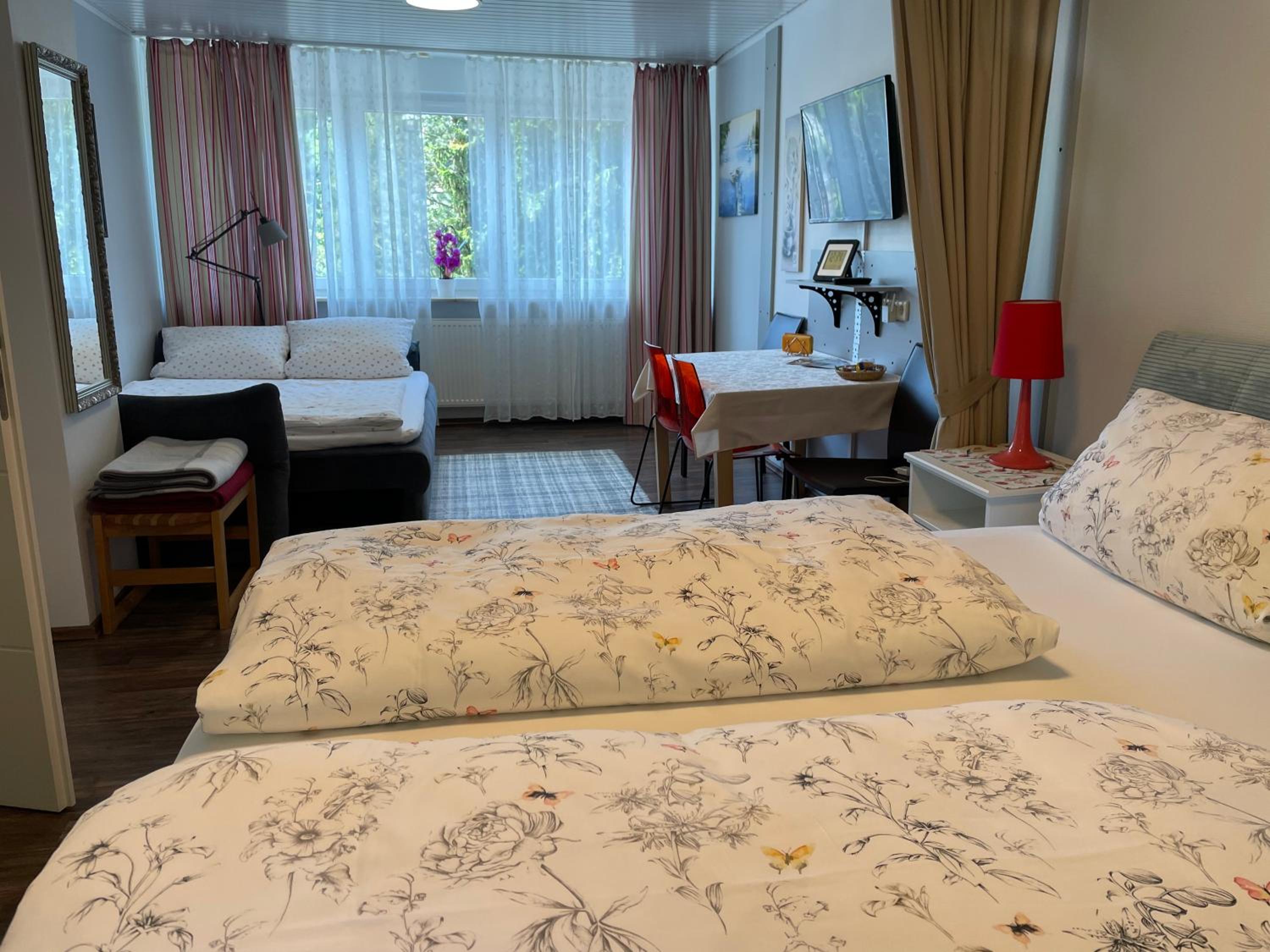 One-Bedroom Apartment - Photo 11