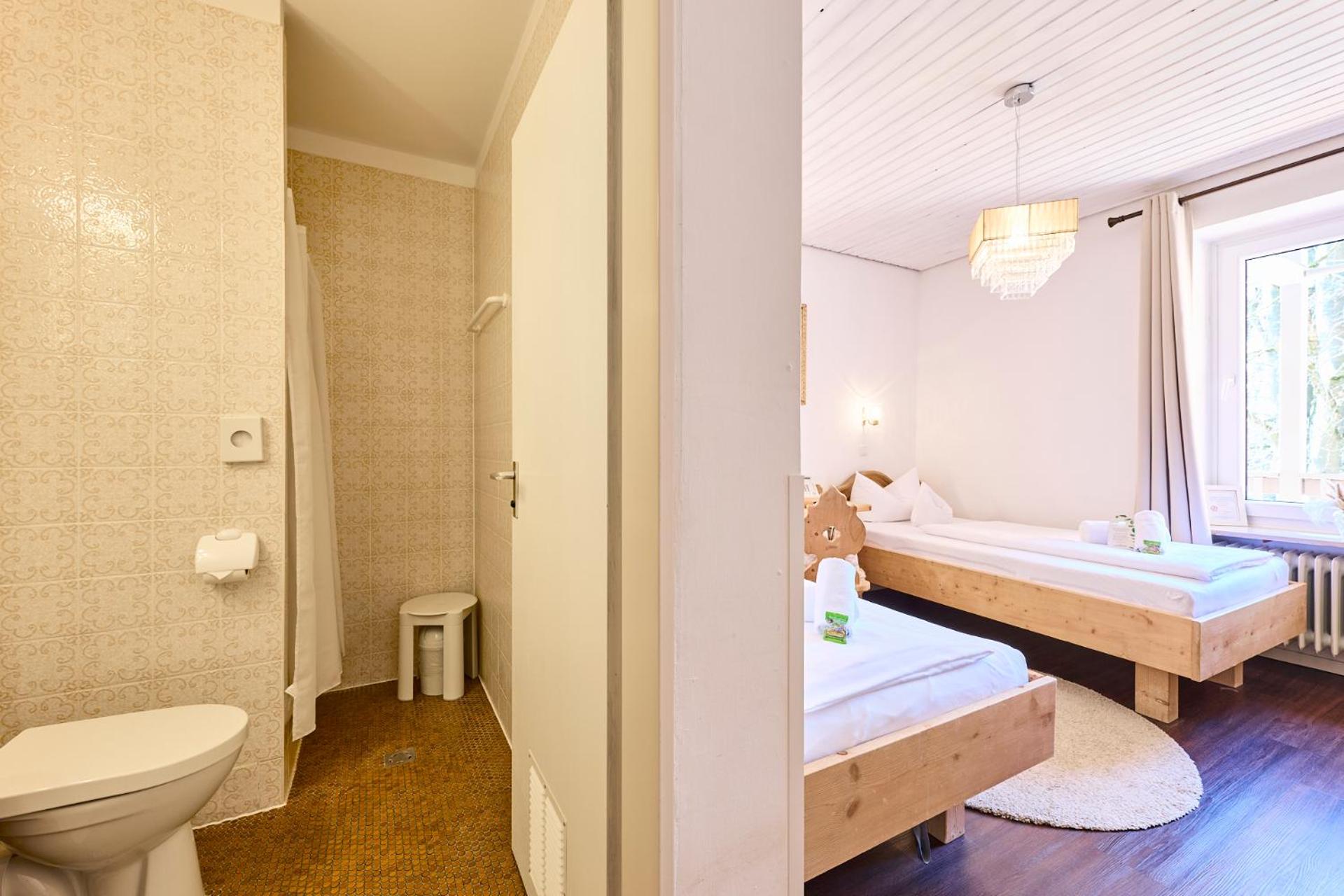 Standard Twin Room - Photo 1