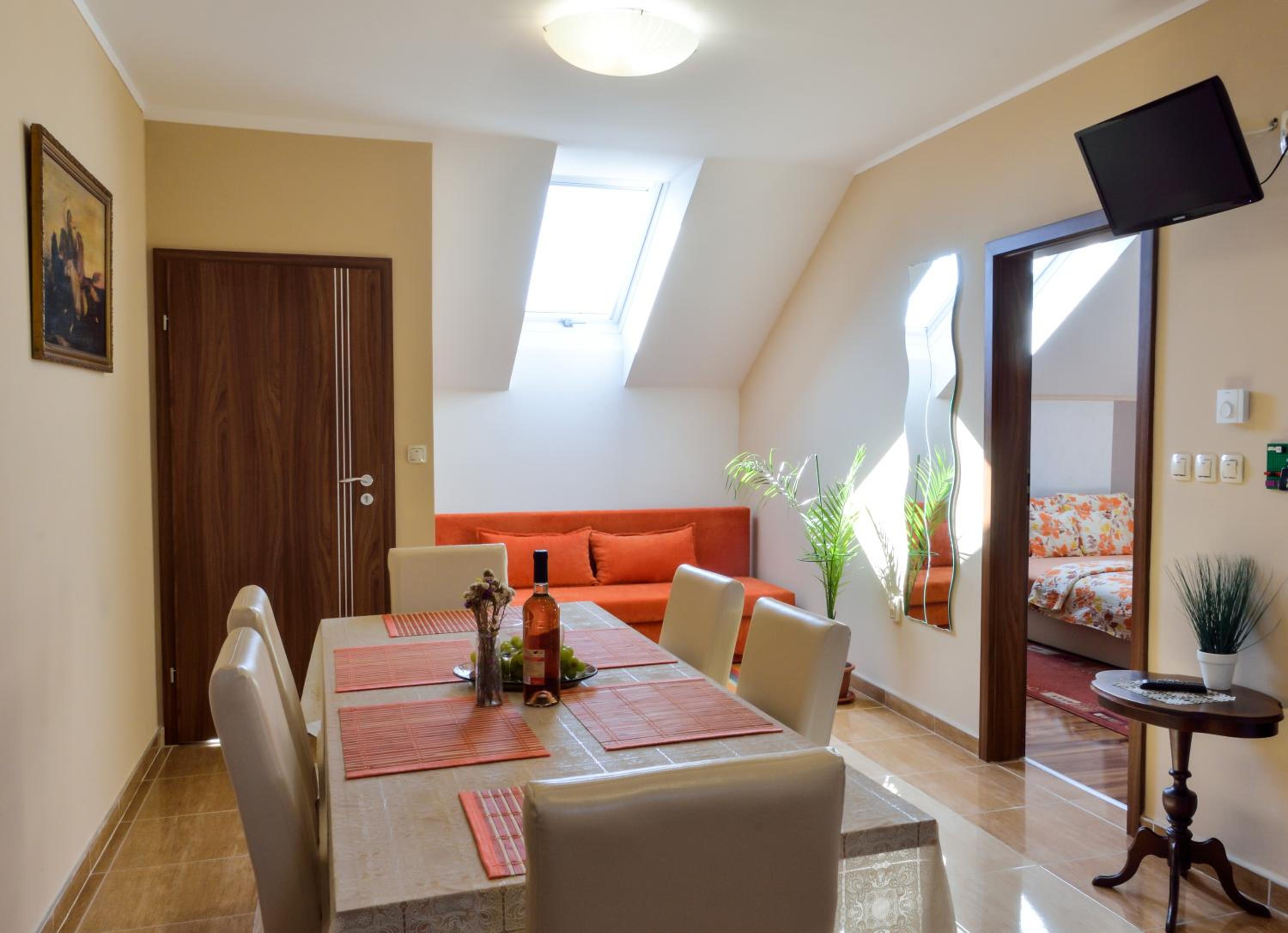 Two-Bedroom Upstairs Apartment with Street View - Photo 22