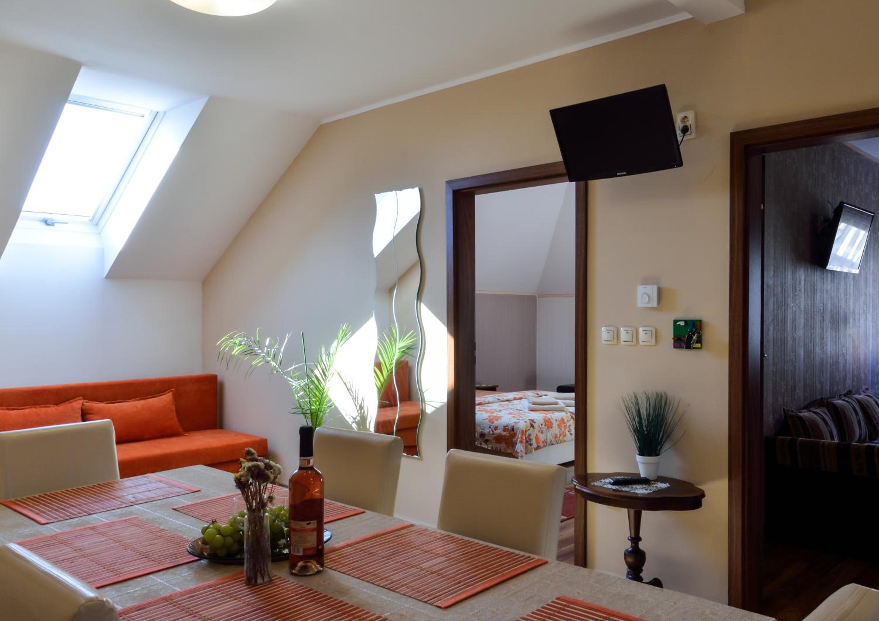 Two-Bedroom Upstairs Apartment with Street View - Photo 2