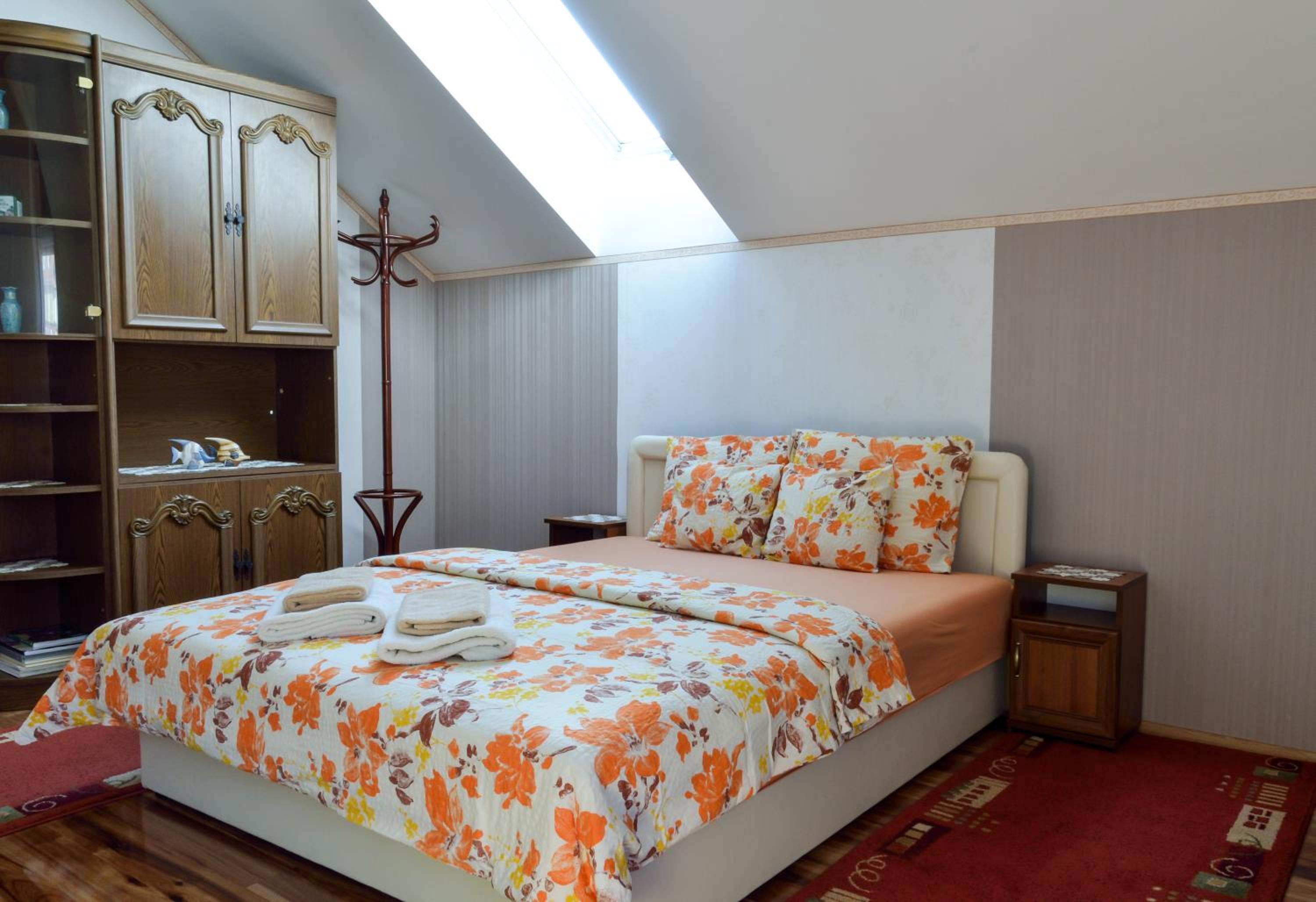 Two-Bedroom Upstairs Apartment with Street View - Photo 6