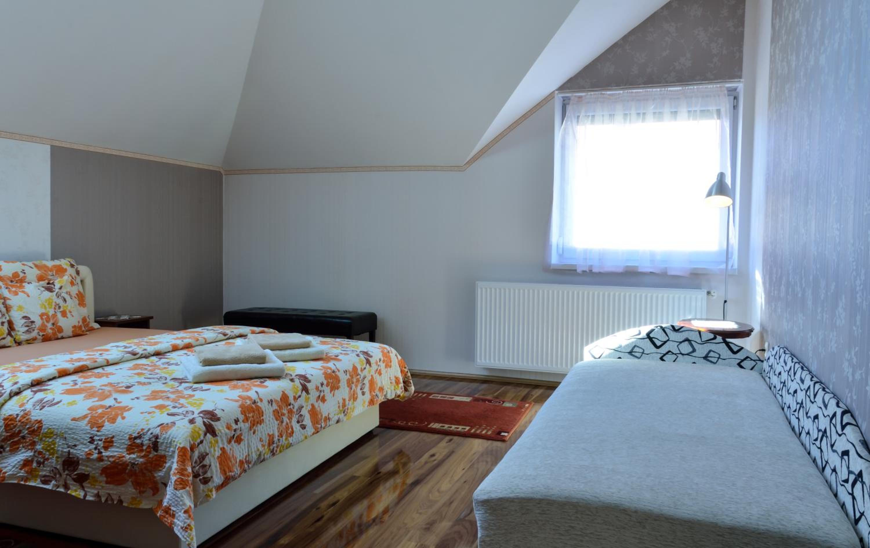 Two-Bedroom Upstairs Apartment with Street View - Photo 3