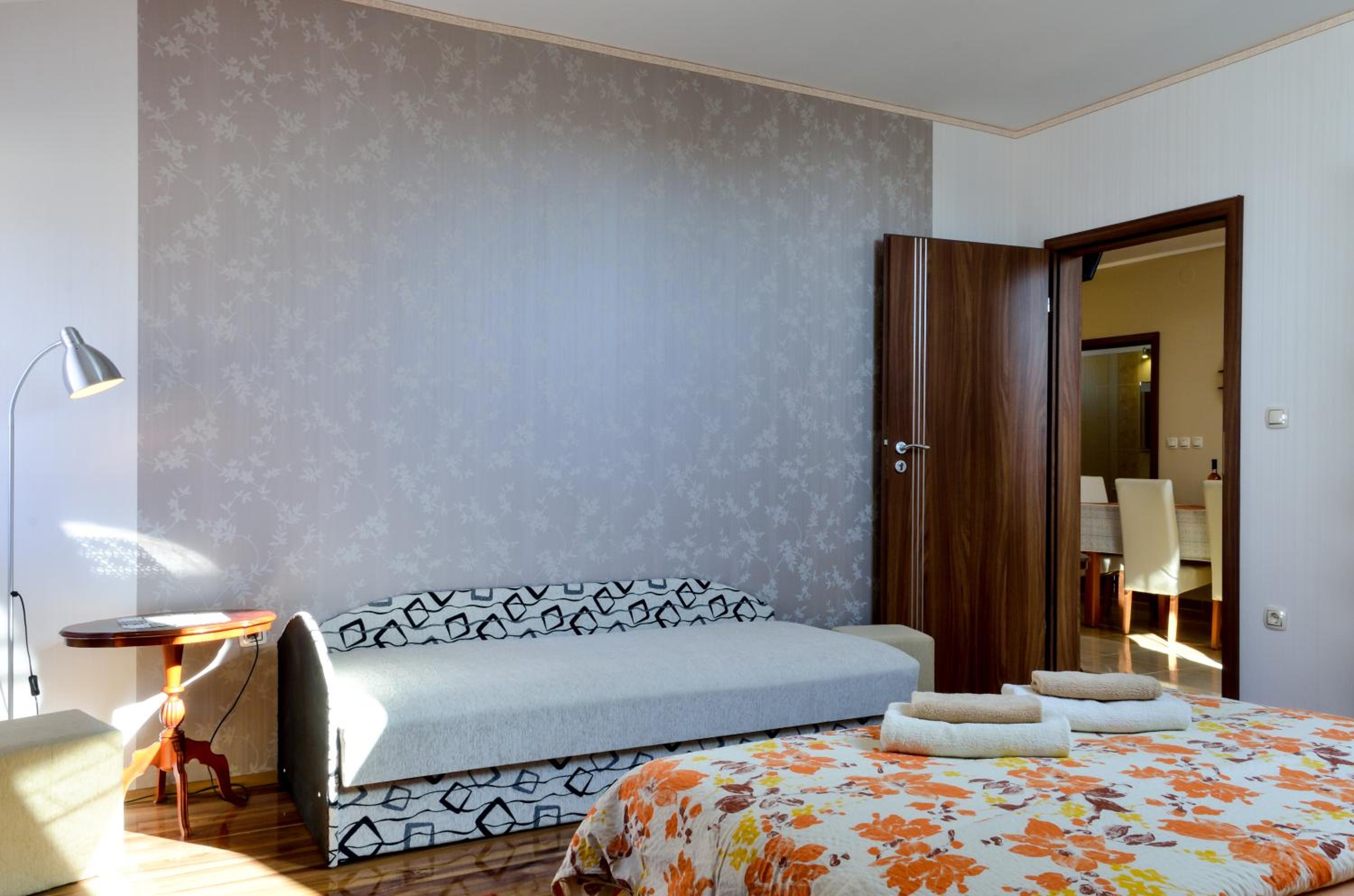 Two-Bedroom Upstairs Apartment with Street View - Photo 7