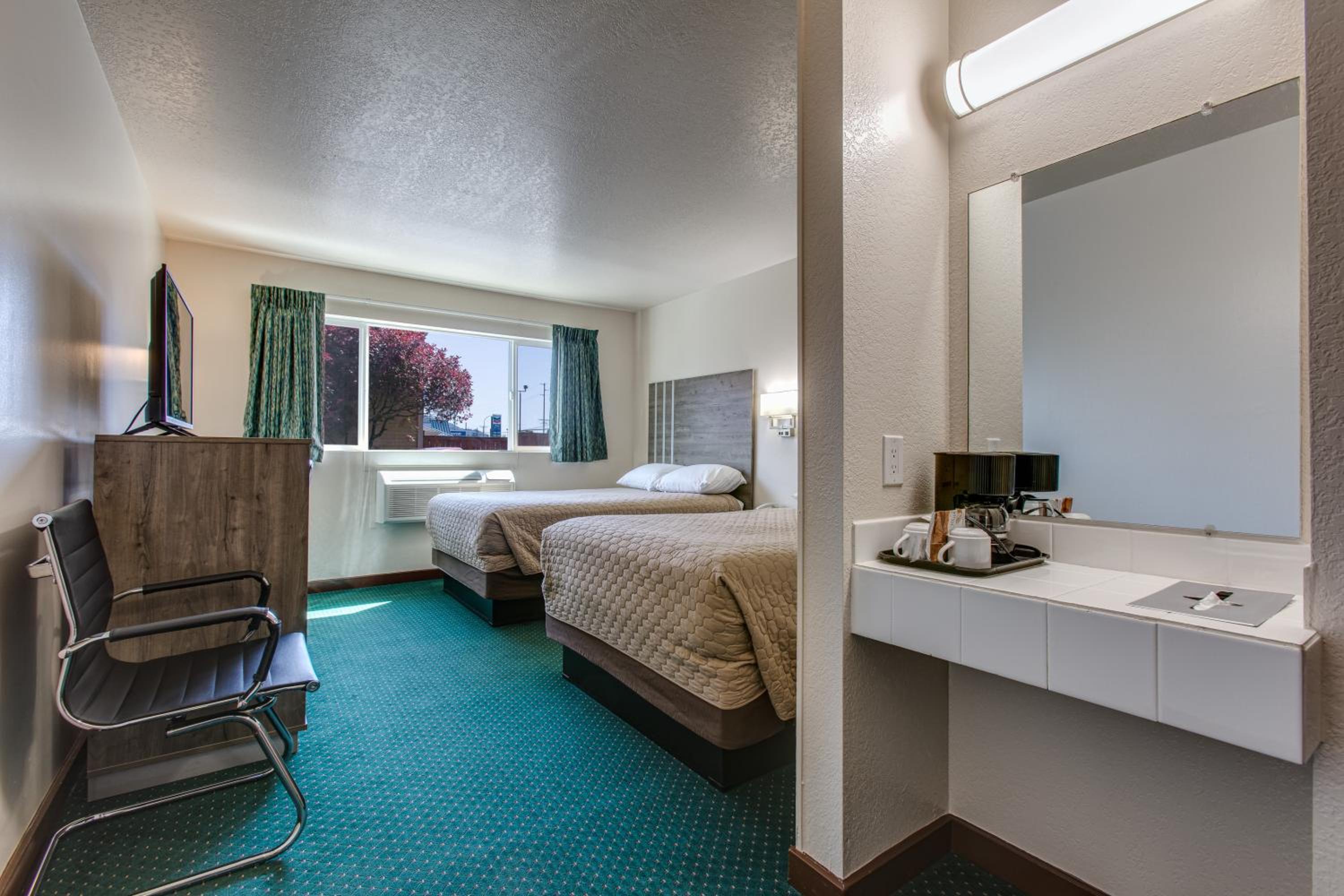 Double Room with Two Double Beds - Non-Smoking photo 2