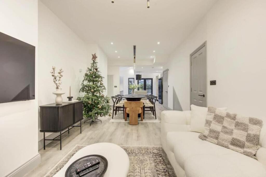 Three-Bedroom House photo 1
