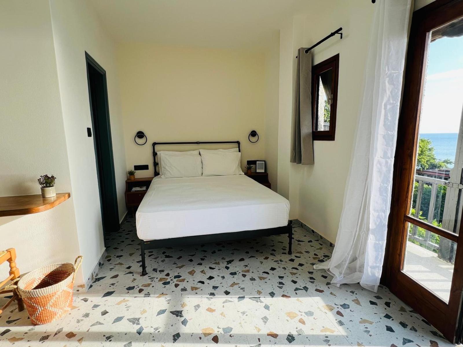Triple Room with Sea View - Photo 8