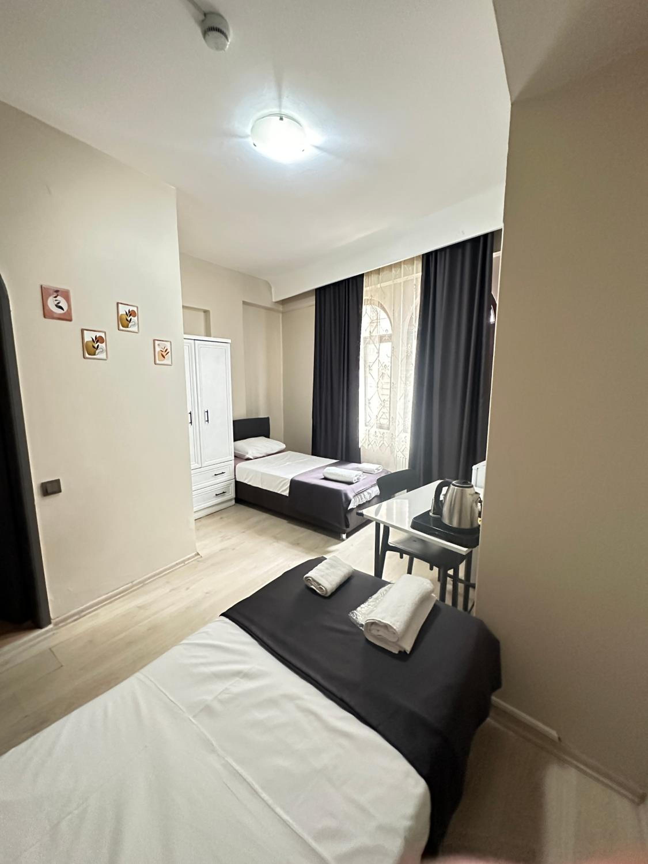Twin Room - Photo 2
