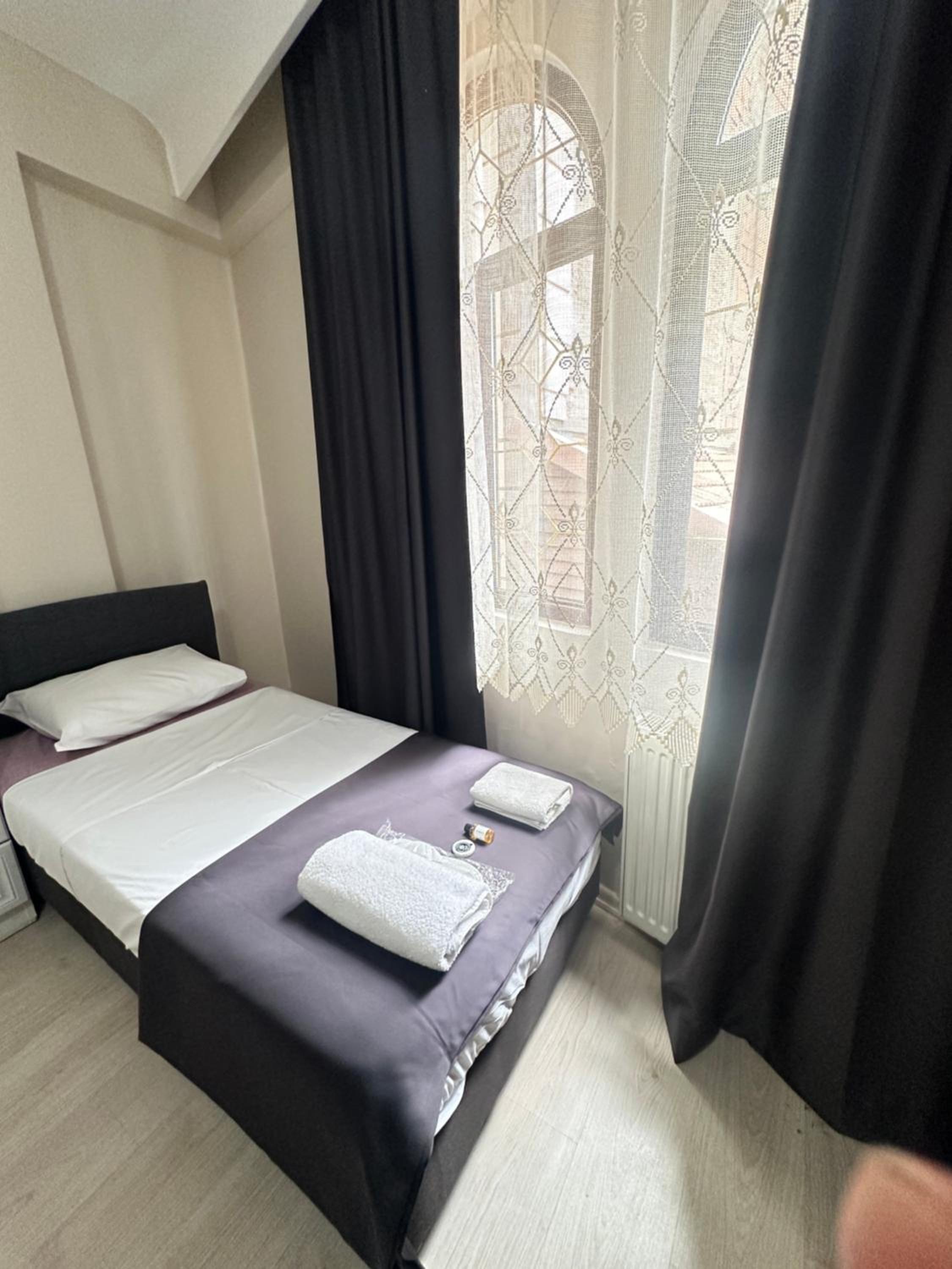Twin Room - Photo 5