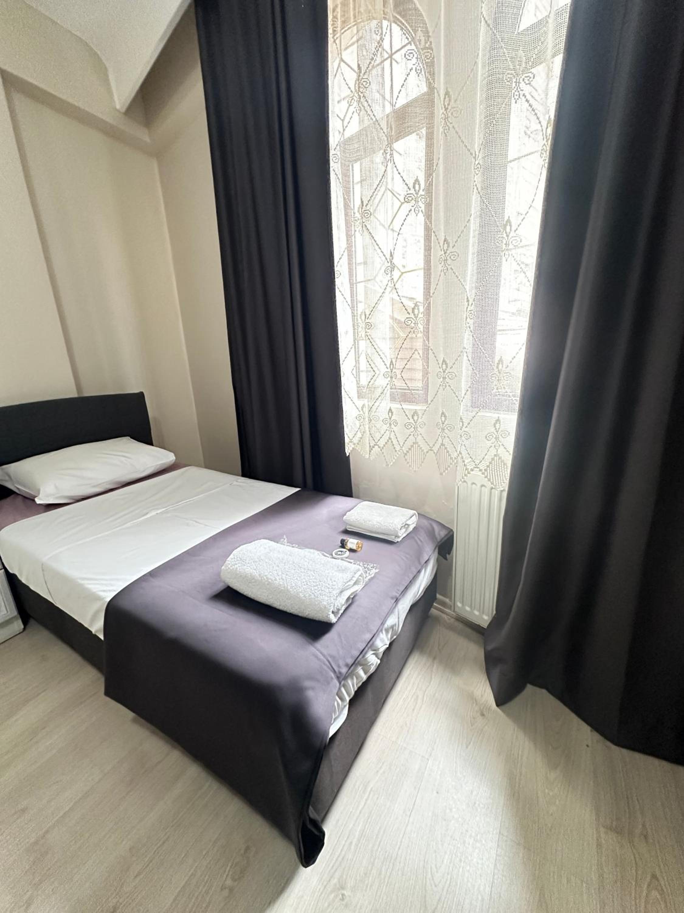 Twin Room - Photo 6