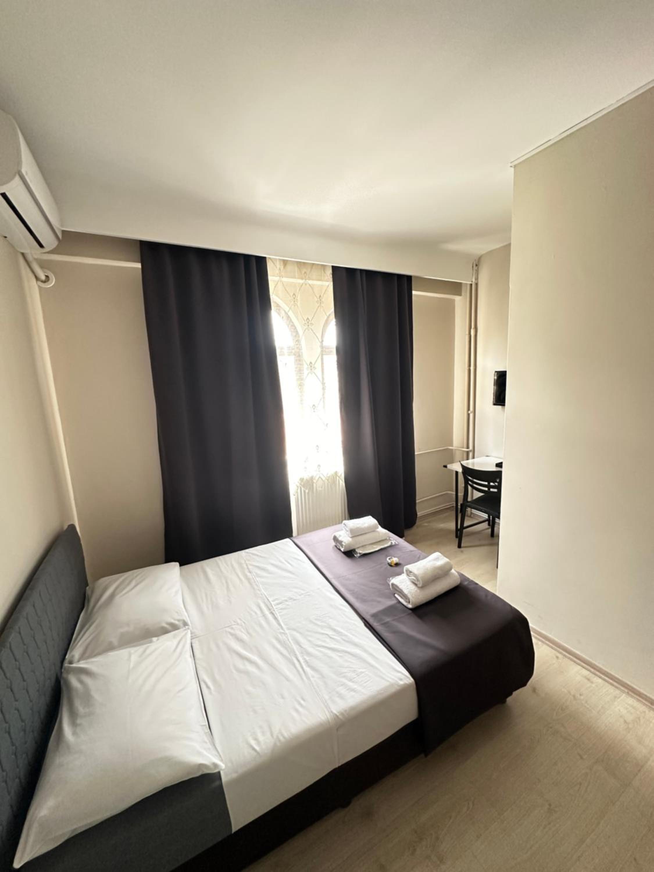 Double Room - Photo 3