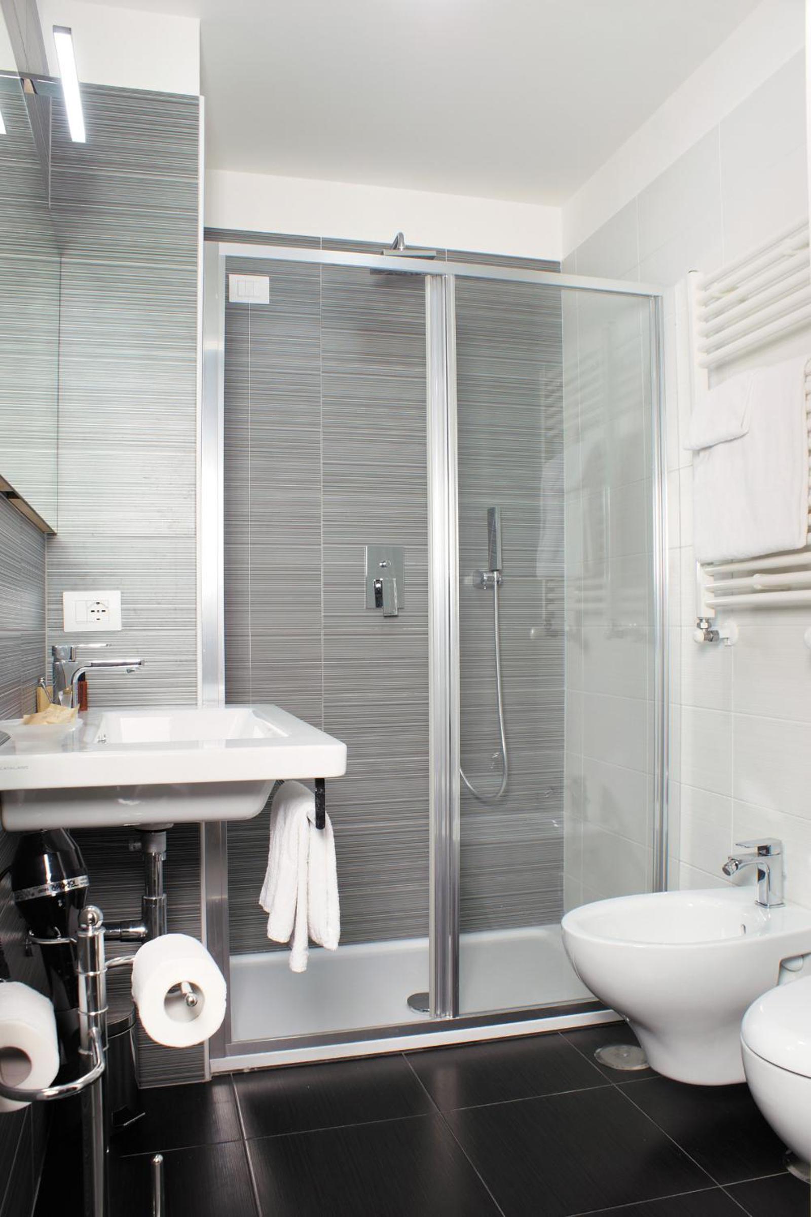 Double Room with Private Bathroom photo 3