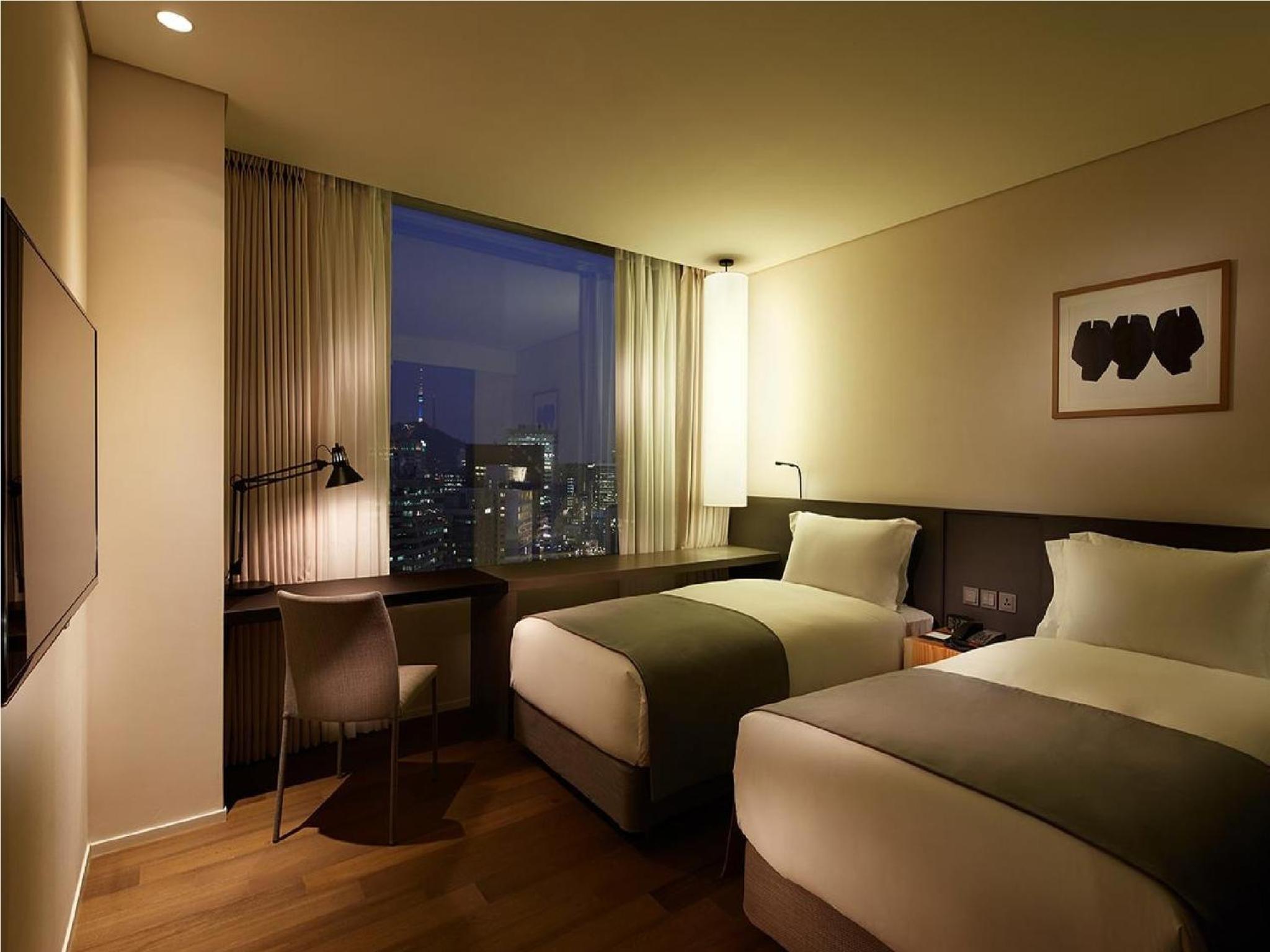 [Autumn Adventure Stay] Standard Twin Room + 2 Shilla Stay Camping Chairs (Per Booking)