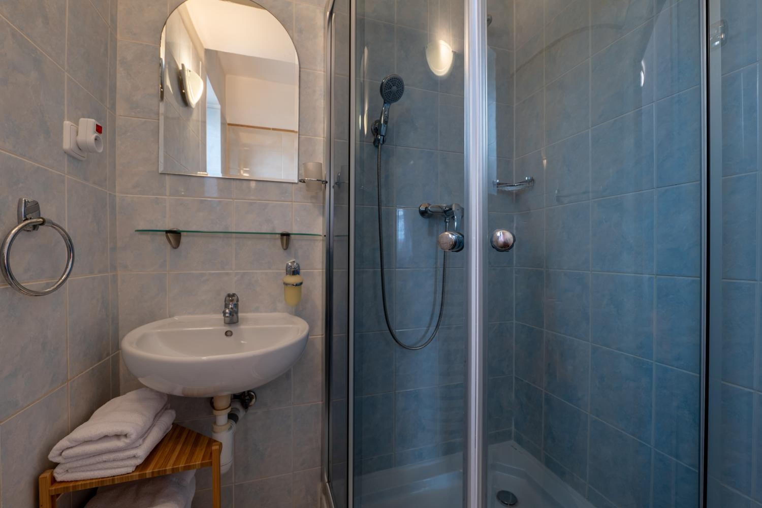 Double or Twin Room with Extra Bed photo 3