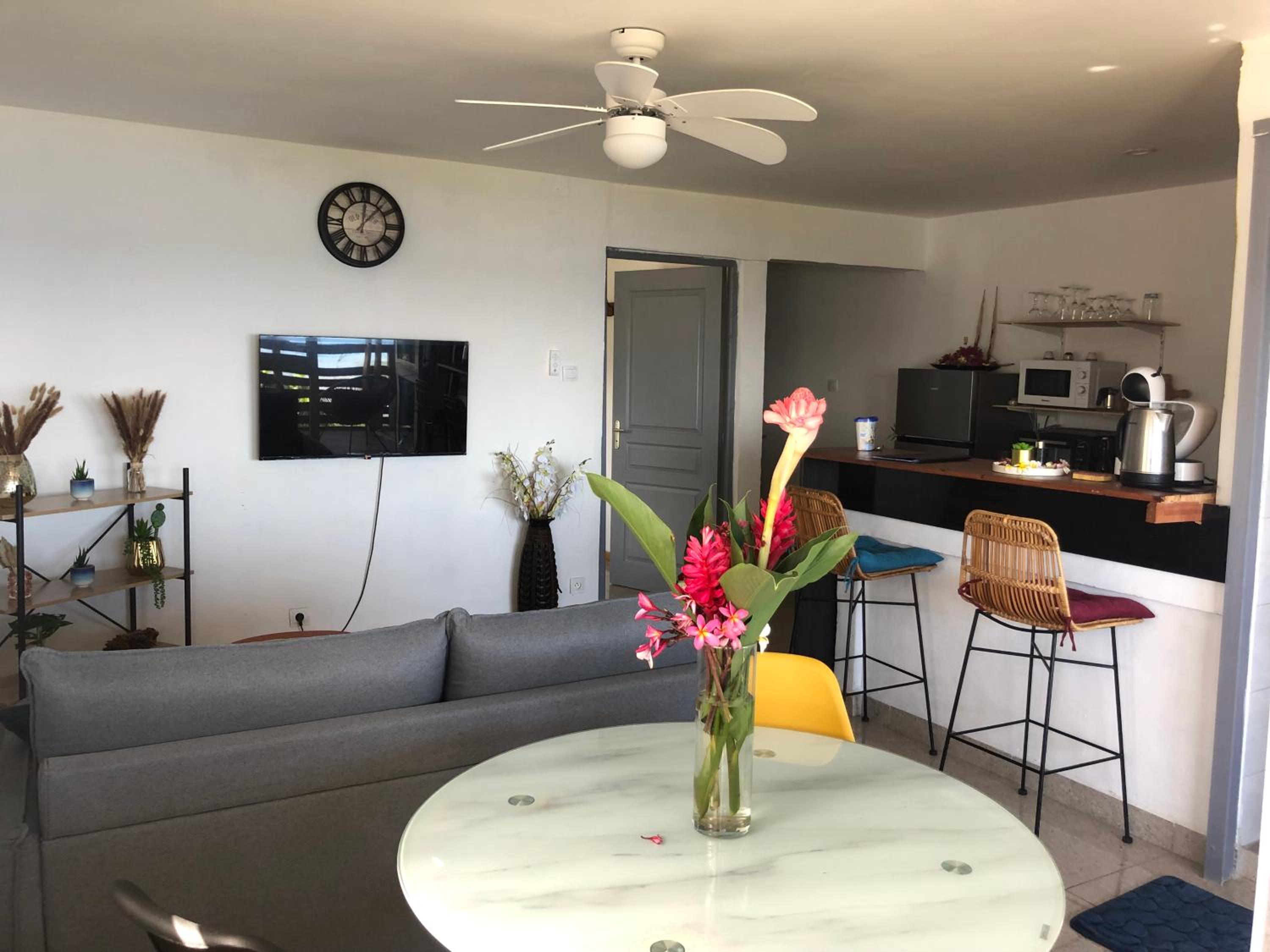 One-Bedroom House photo 1