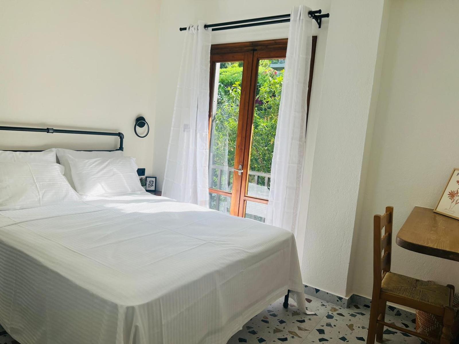 Economy Double Room photo 2