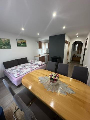 One-Bedroom House photo 1