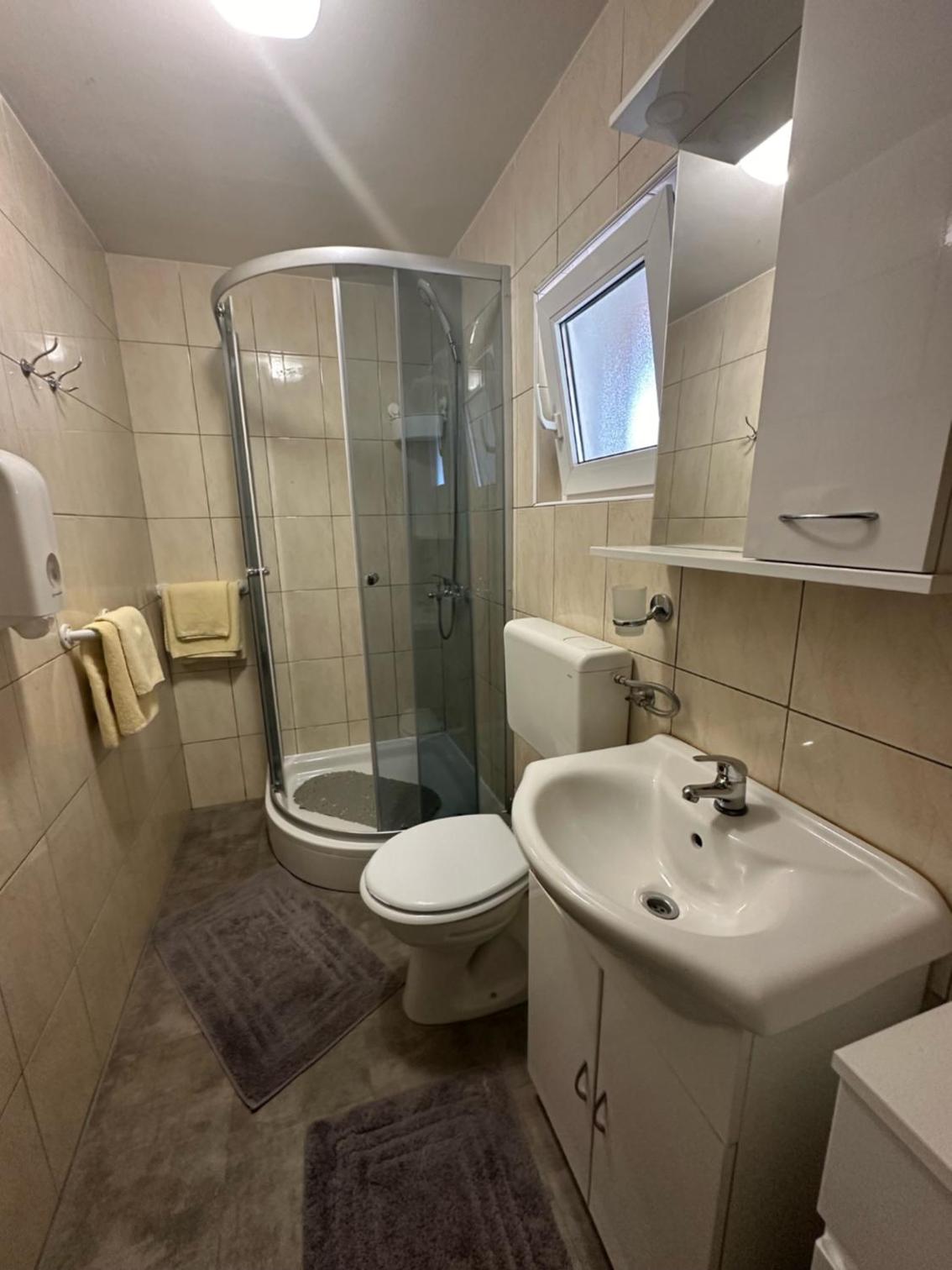 One-Bedroom House photo 2