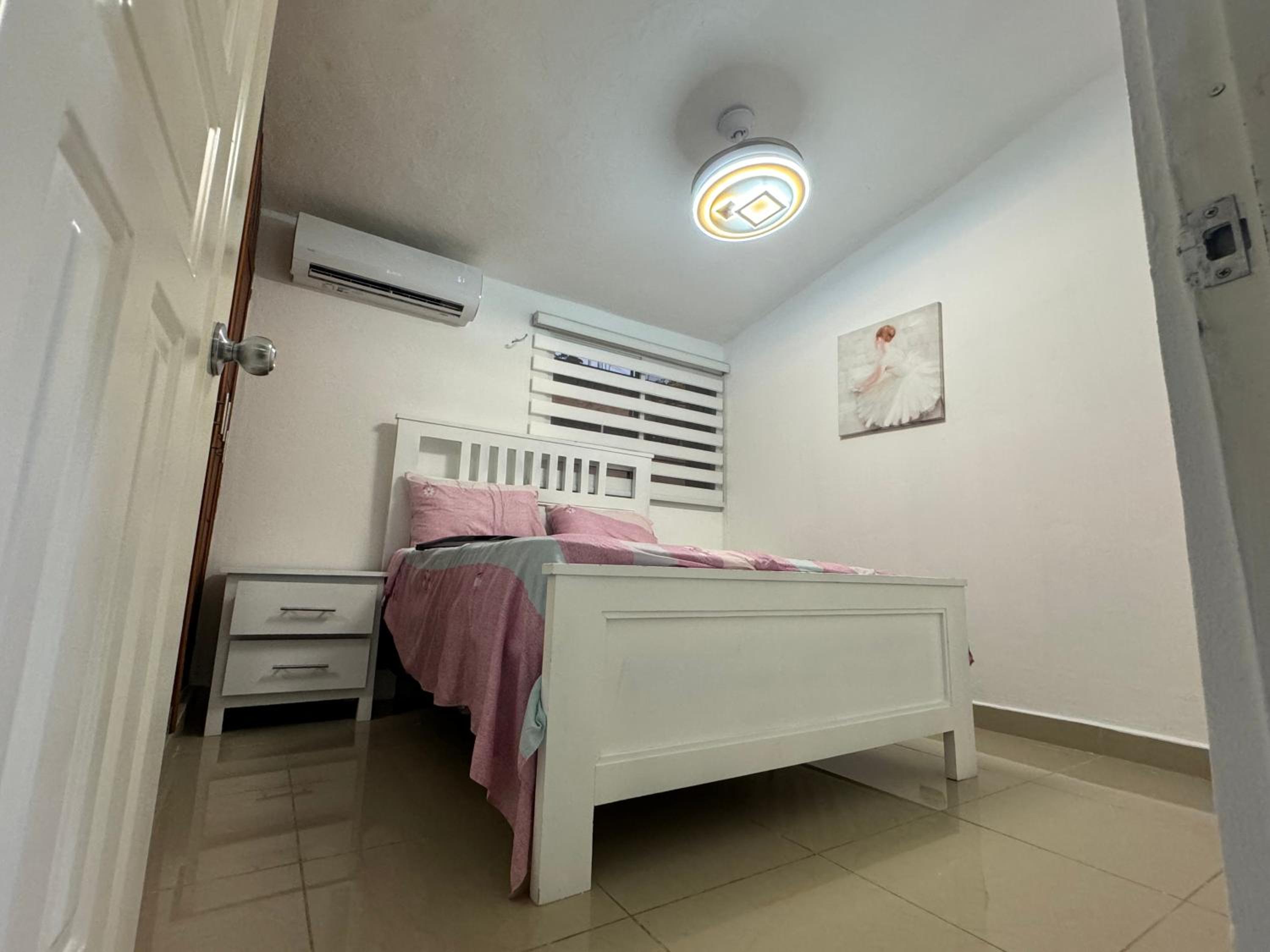 One-Bedroom House photo 1