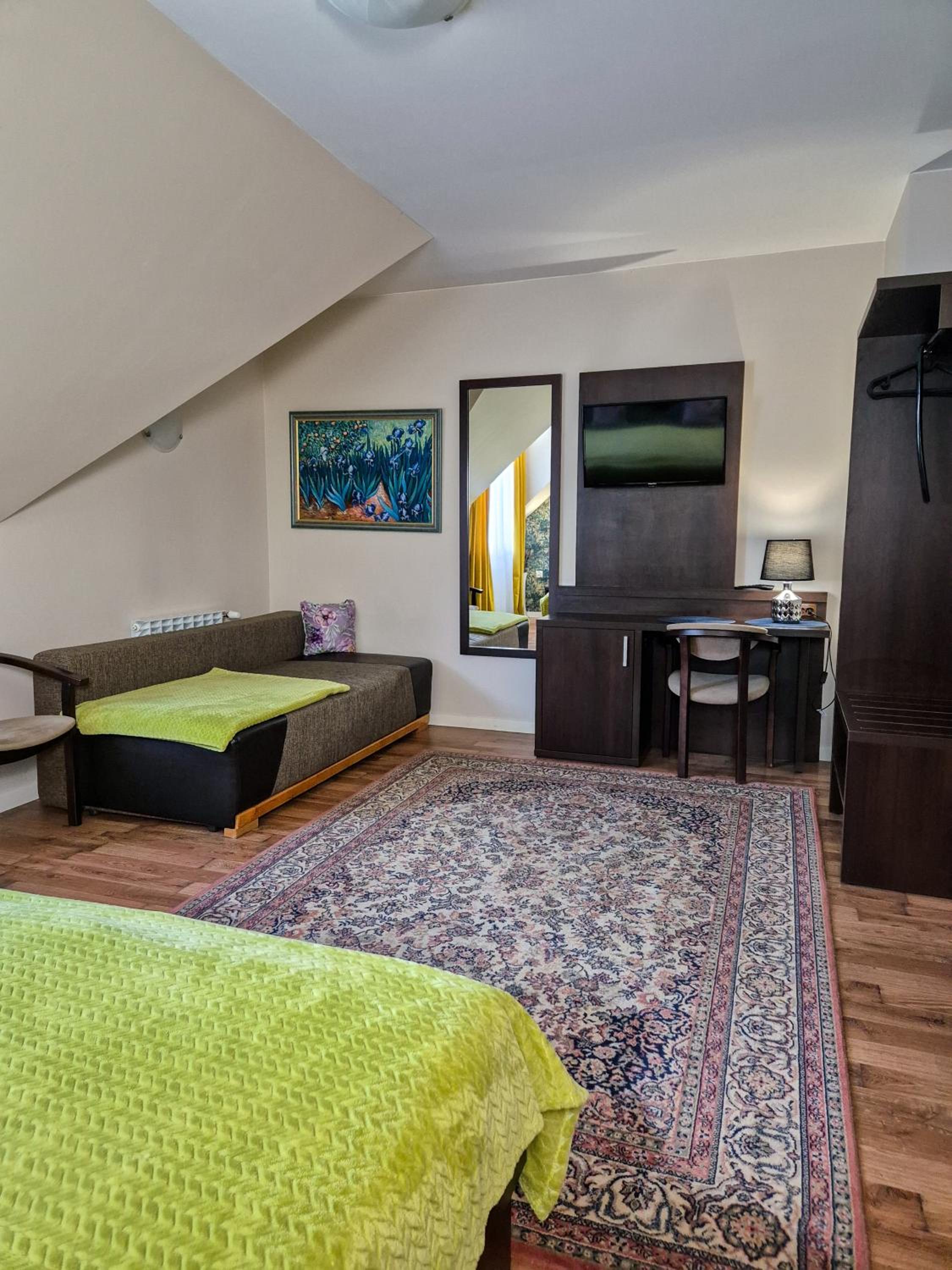 Triple Room with Private Bathroom photo 1
