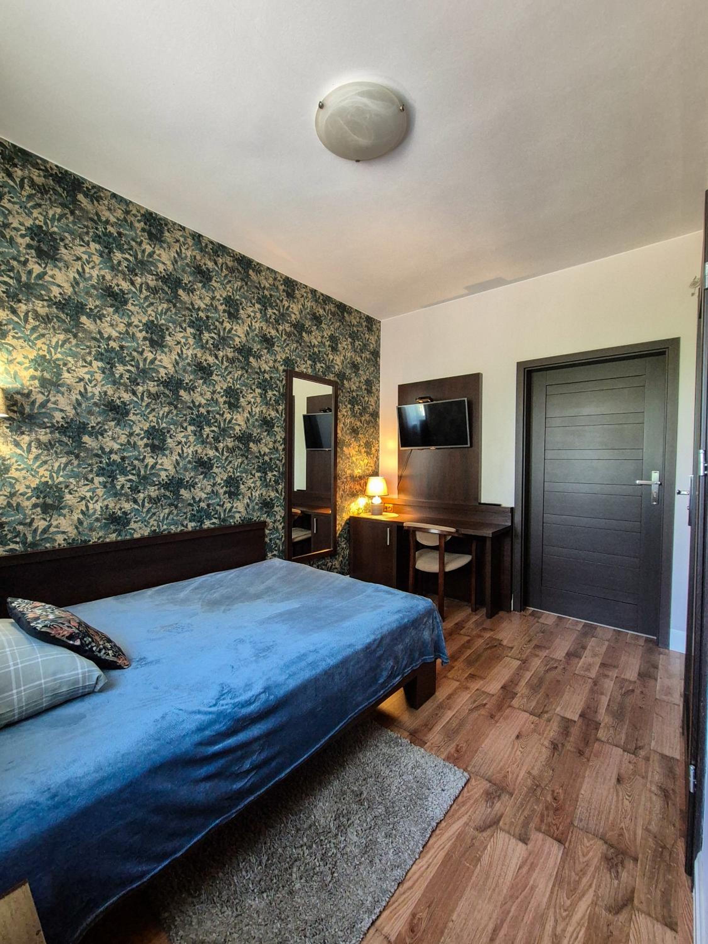 Single Room with Private Bathroom photo 2