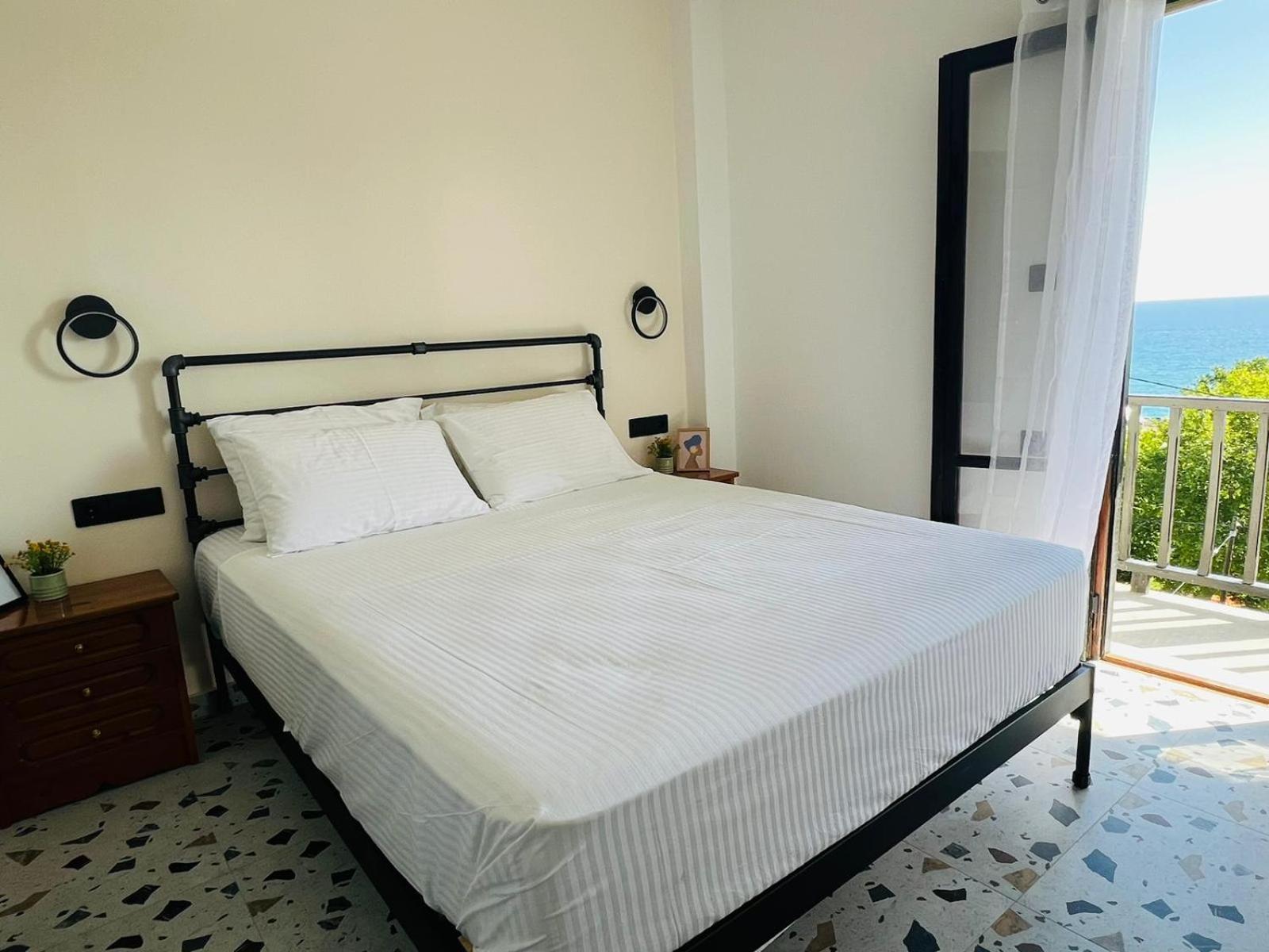 Large Double Room photo 1