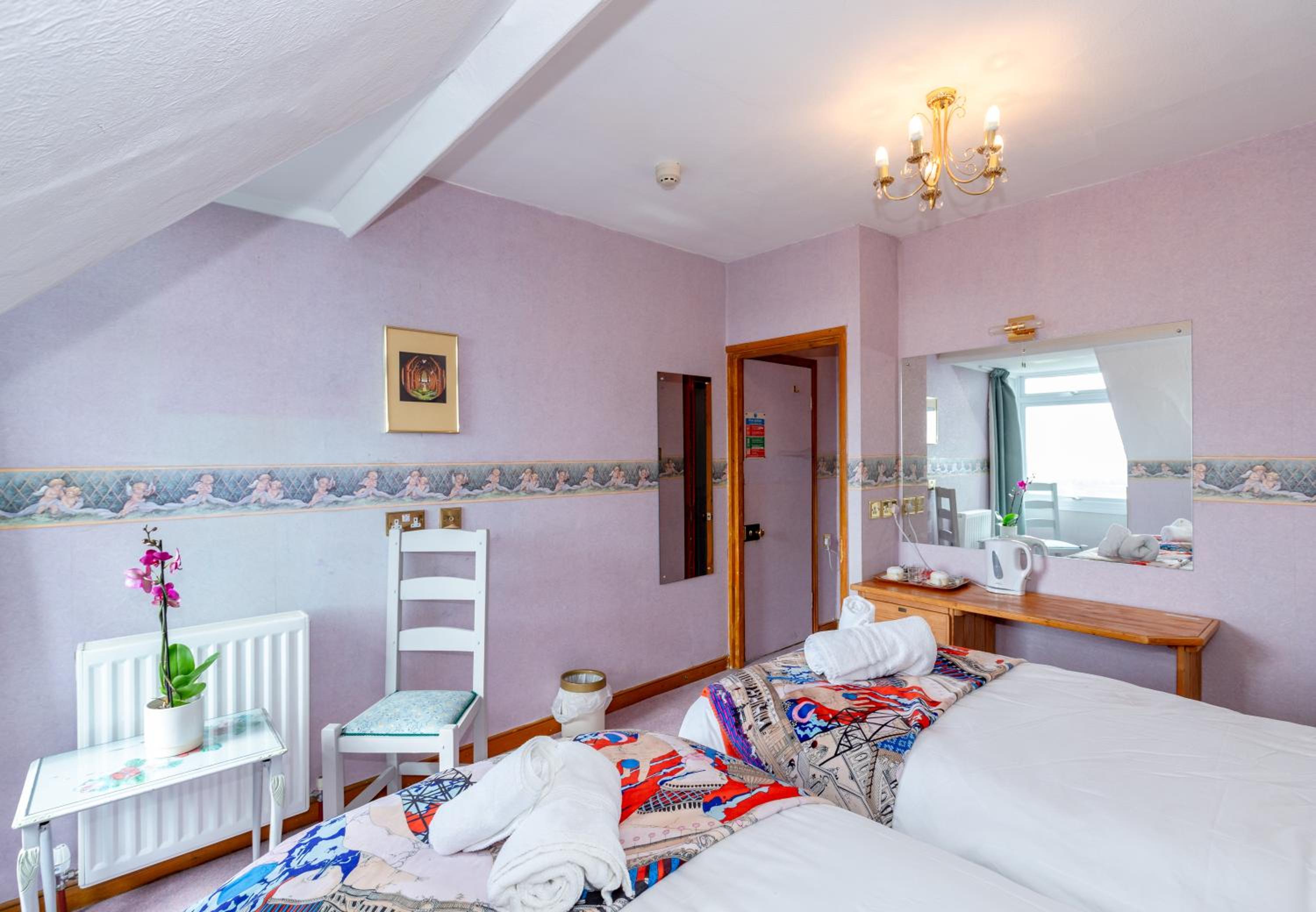 Standard Twin Room photo 3