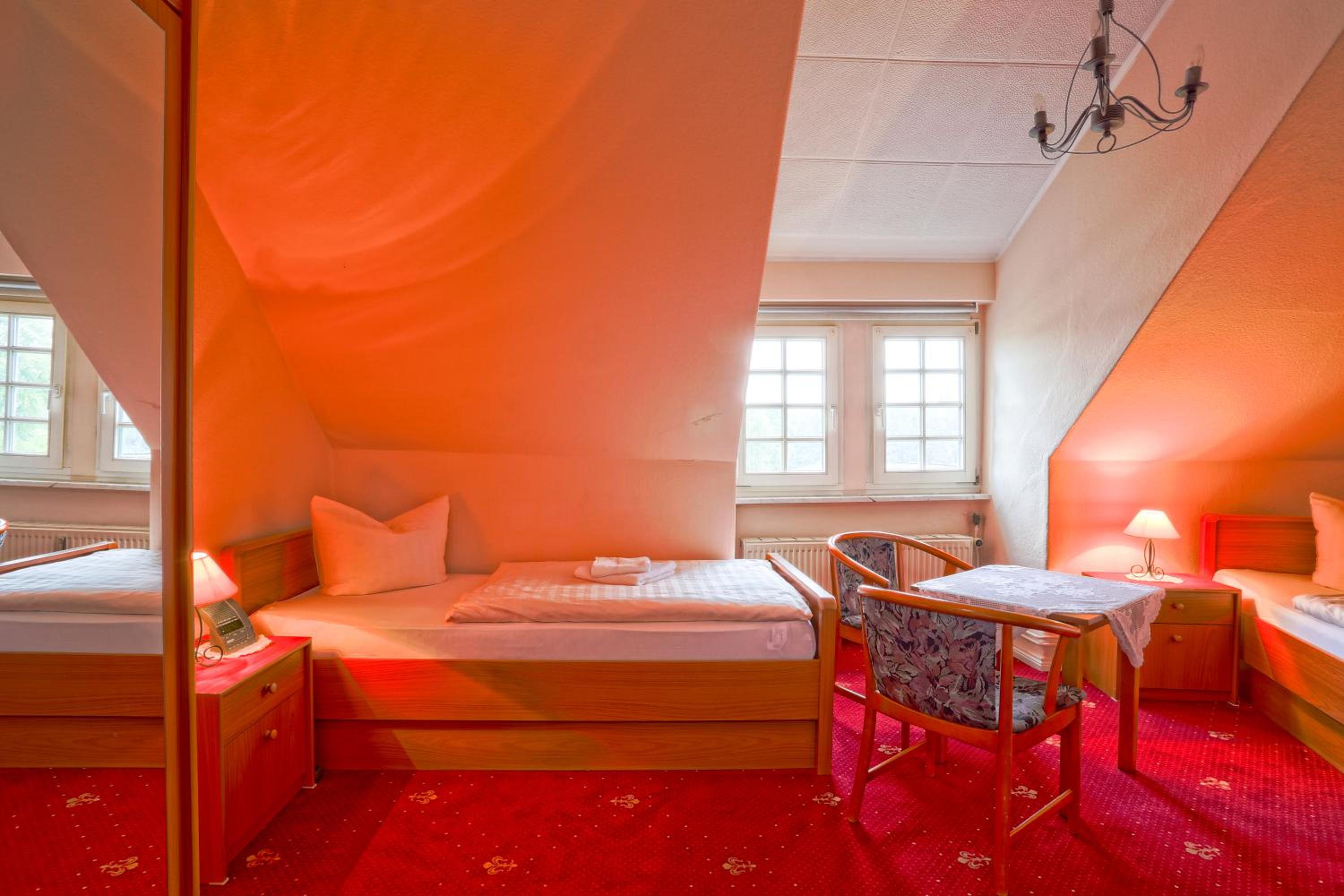 Twin Room - Photo 3