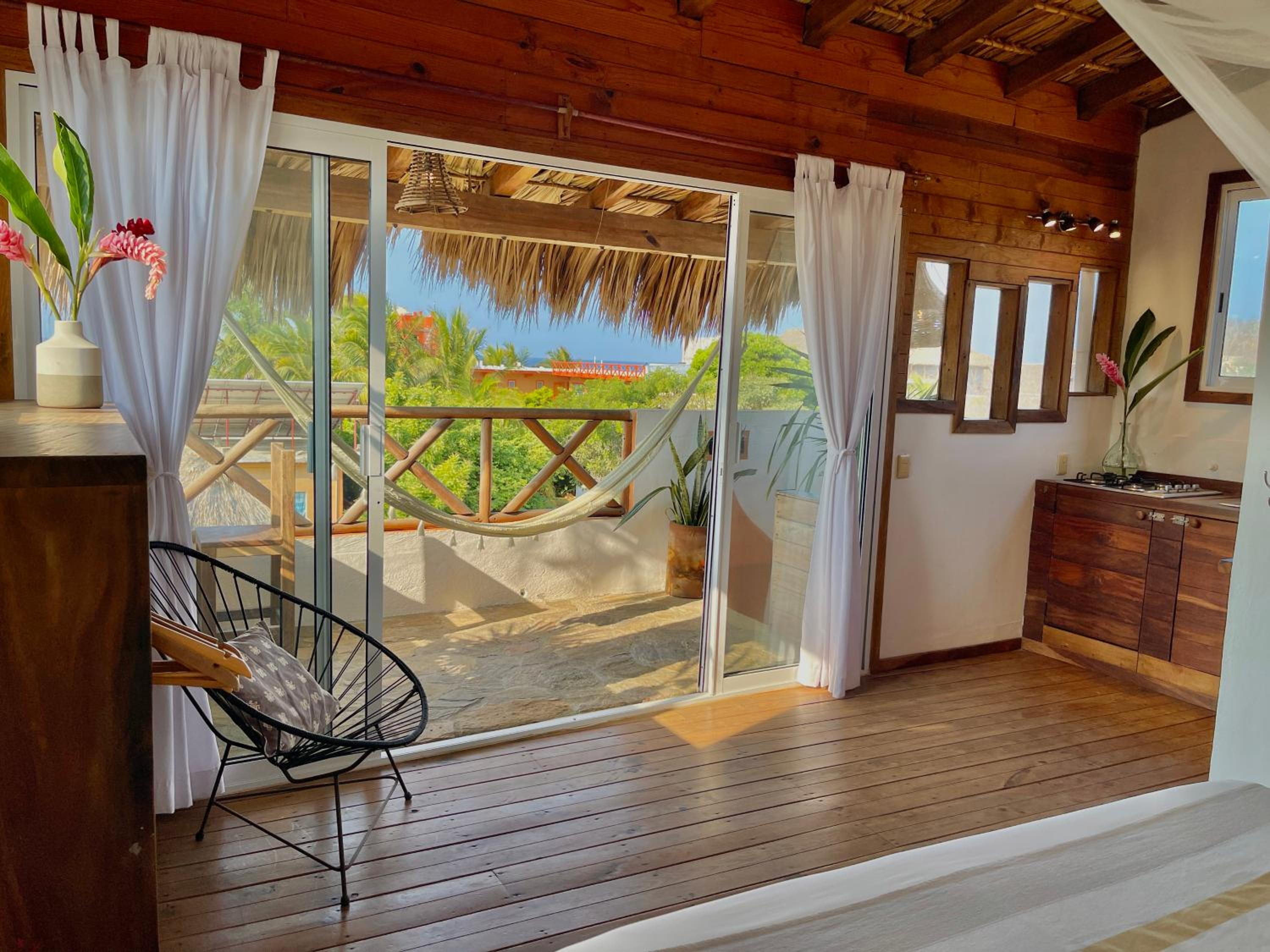Apartment with Sea View - Photo 5