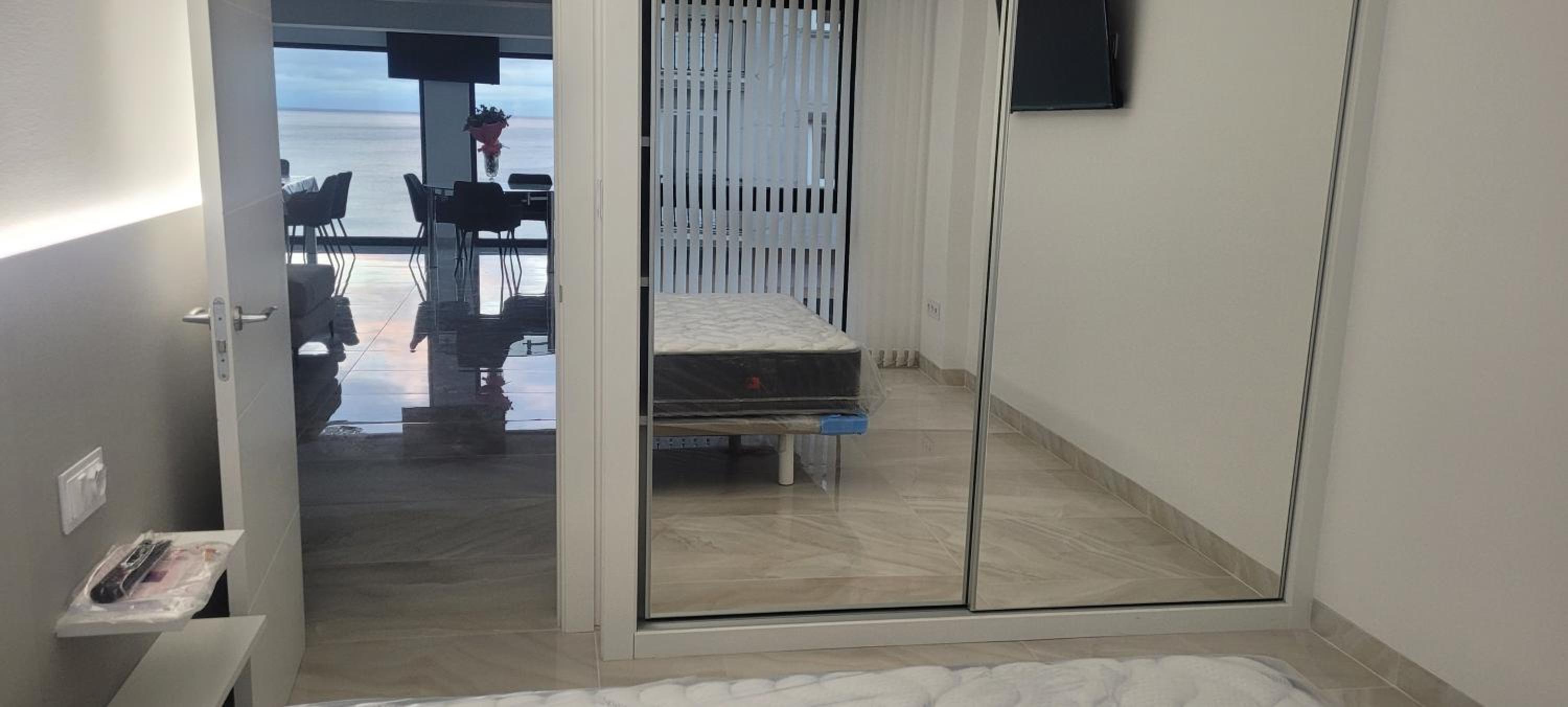 Apartamento de dos habitaciones con vista al mar