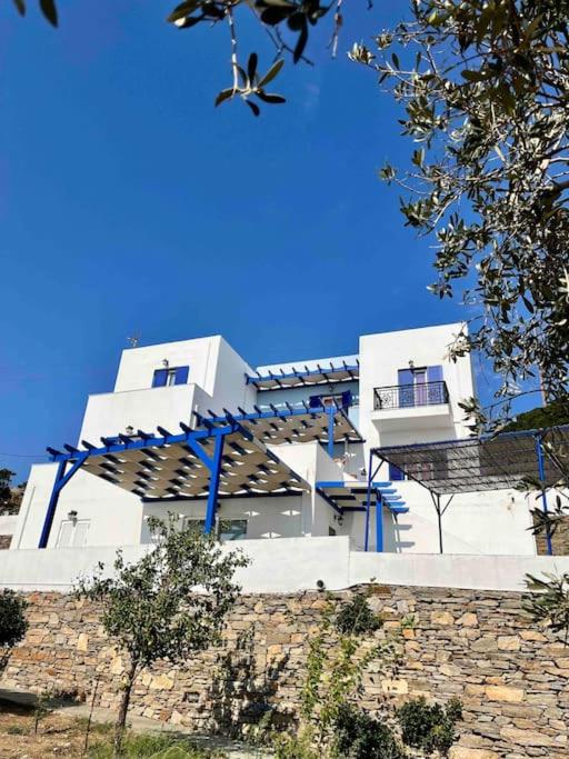 Three-Bedroom Villa photo 3
