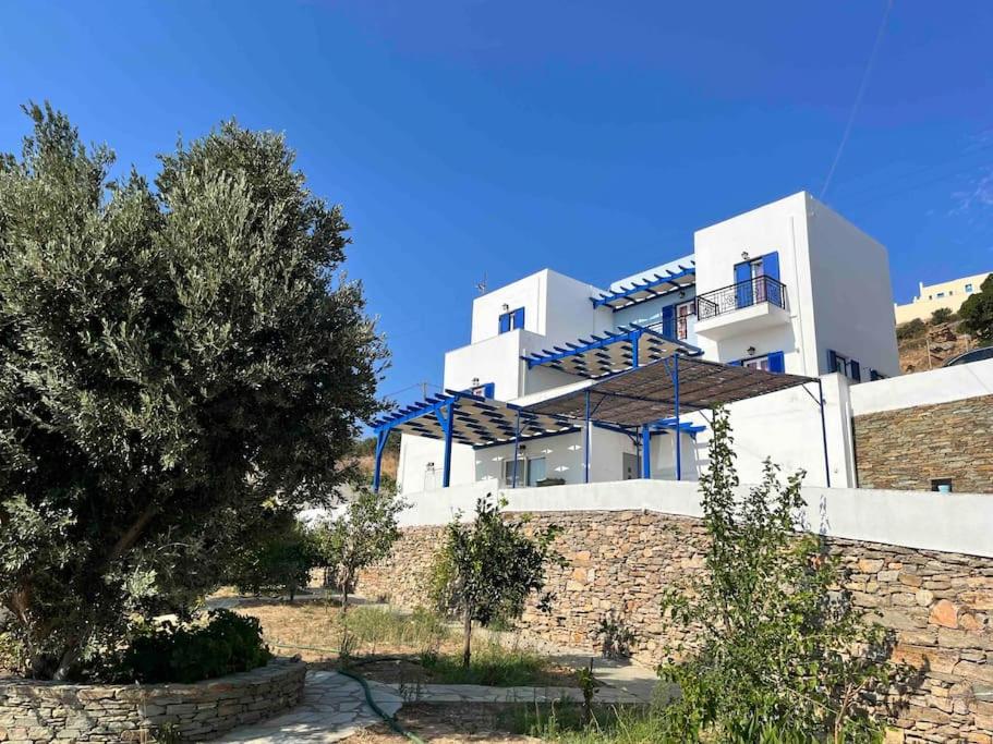 Three-Bedroom Villa photo 2