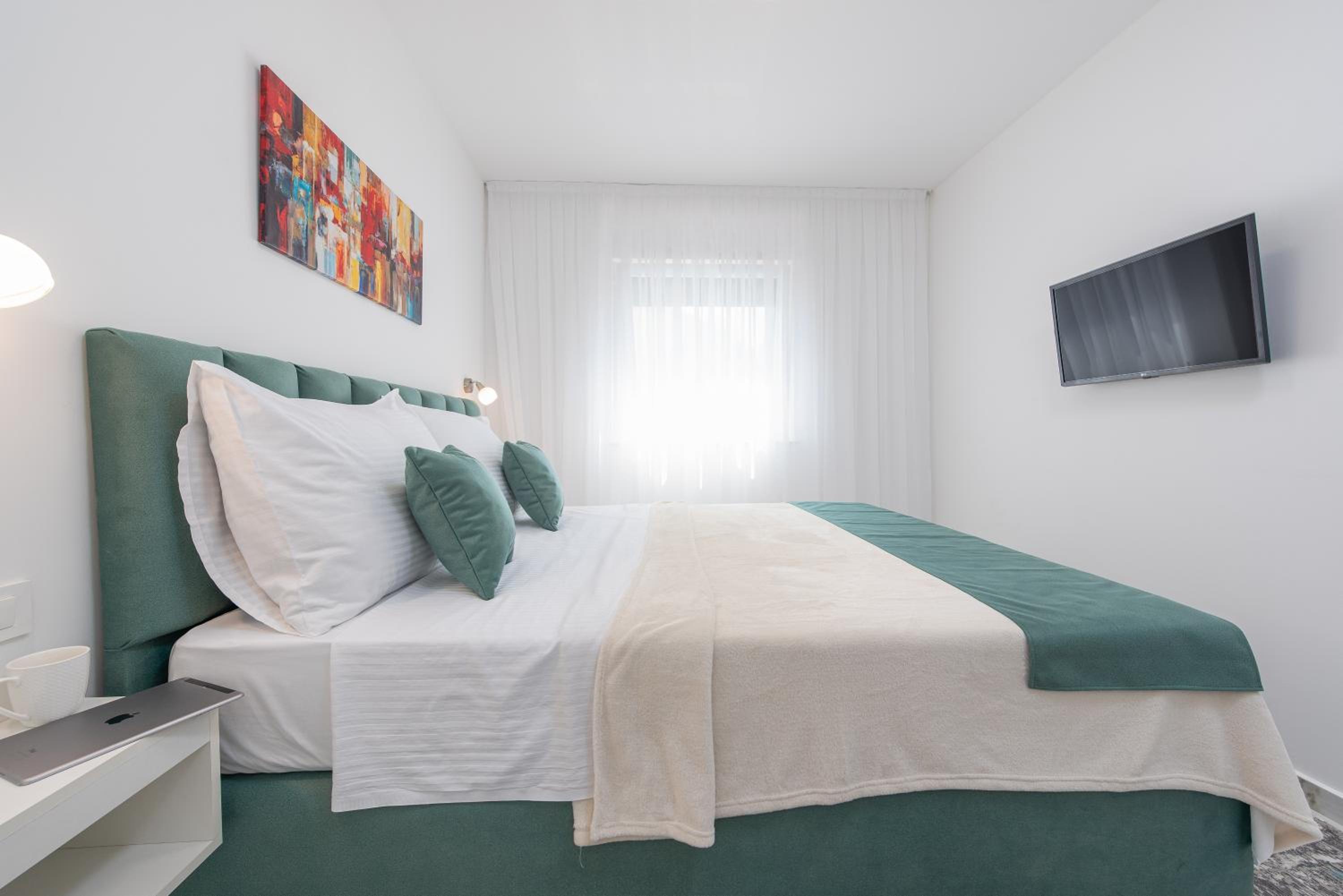 One-Bedroom Deluxe Apartment