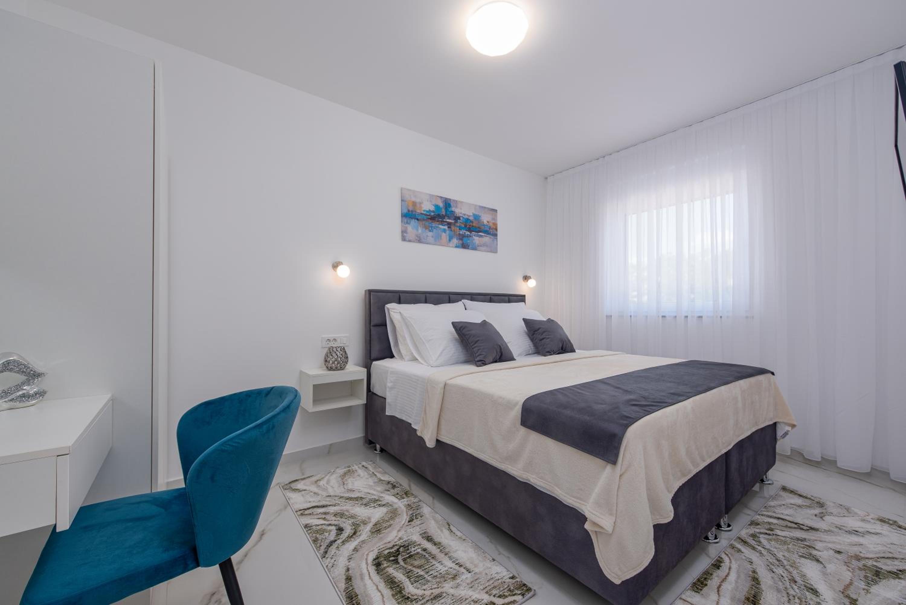 One-Bedroom Deluxe Apartment