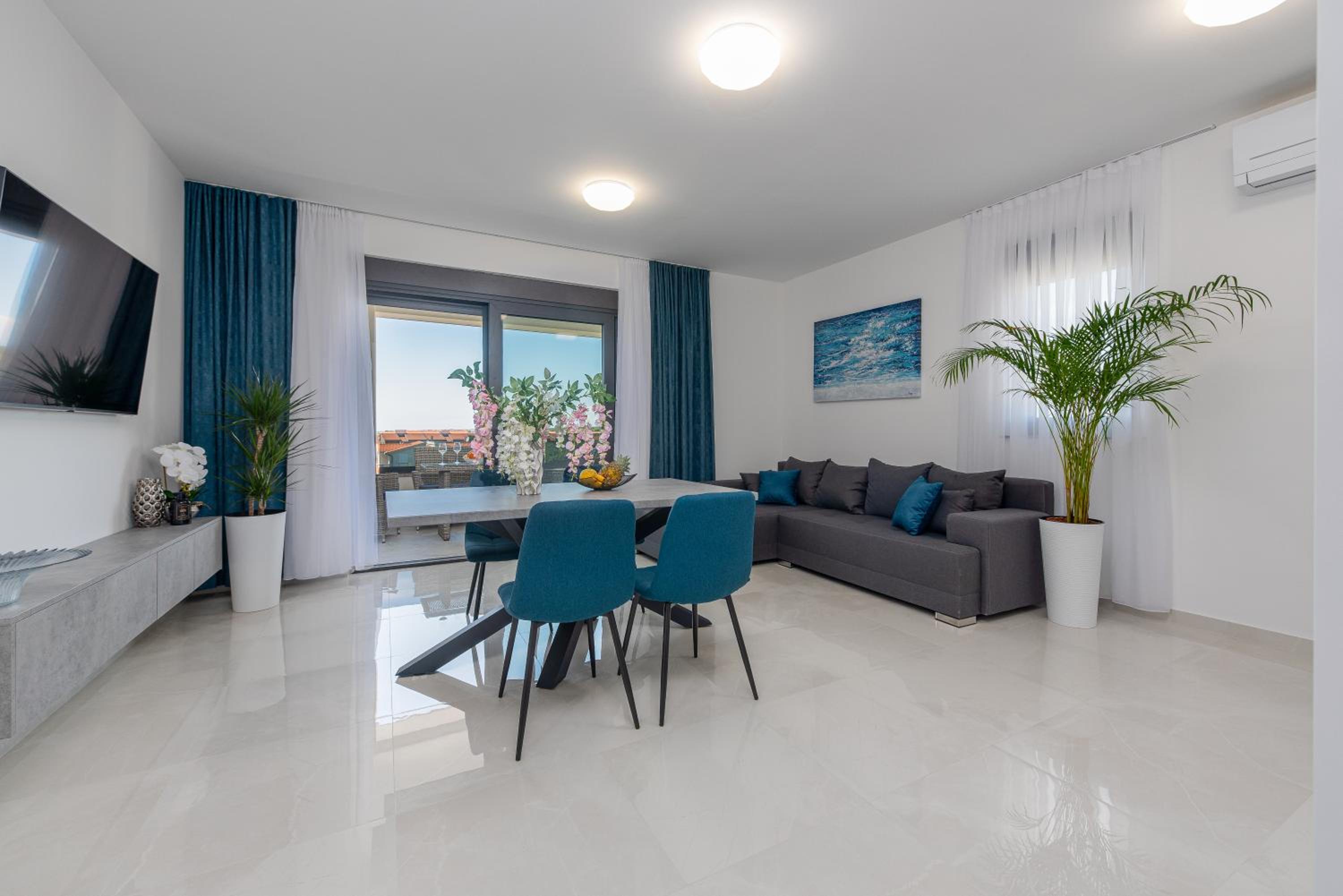 One-Bedroom Deluxe Apartment