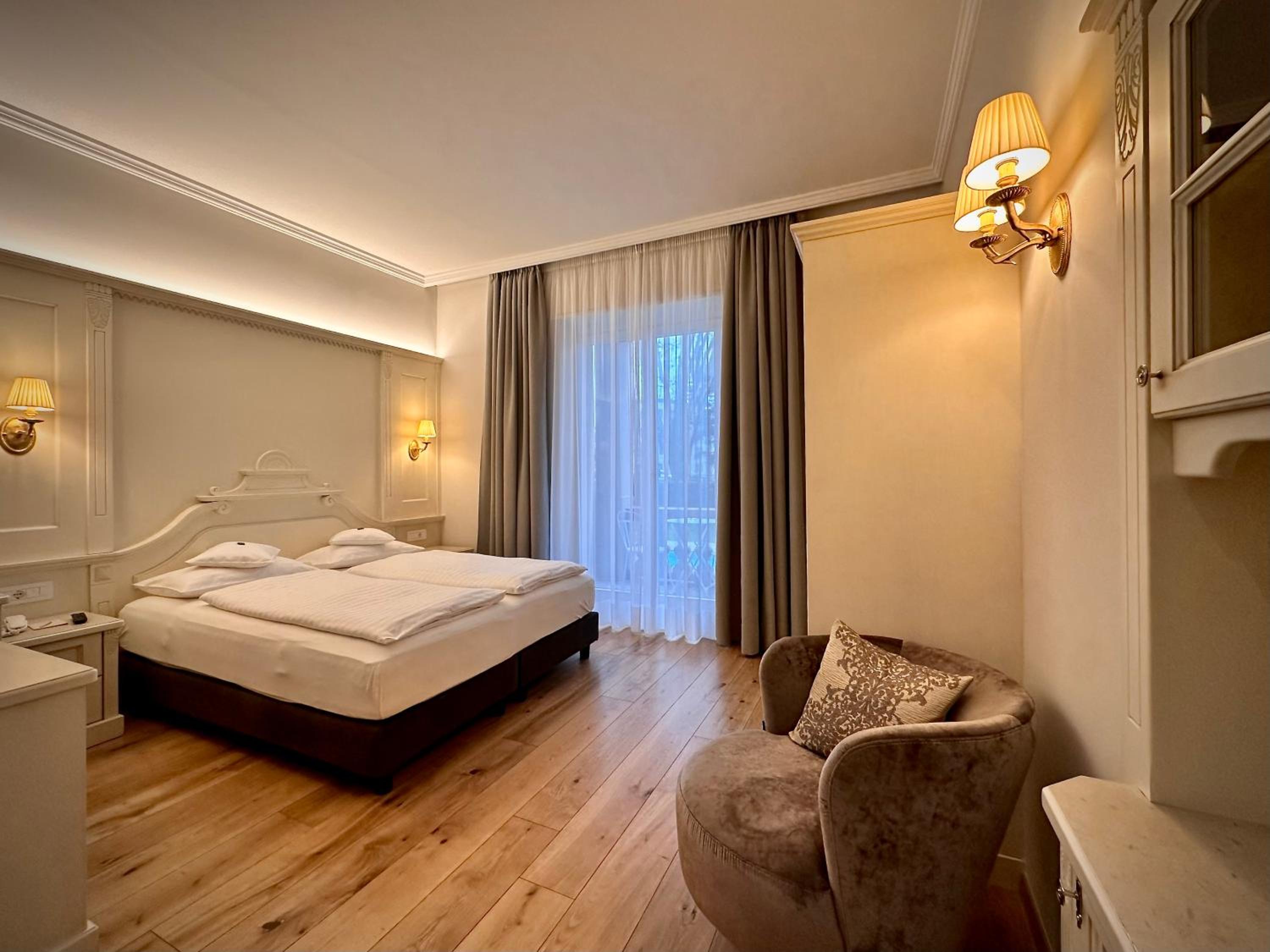 Deluxe Double Room with River View and Balcony - Photo 2