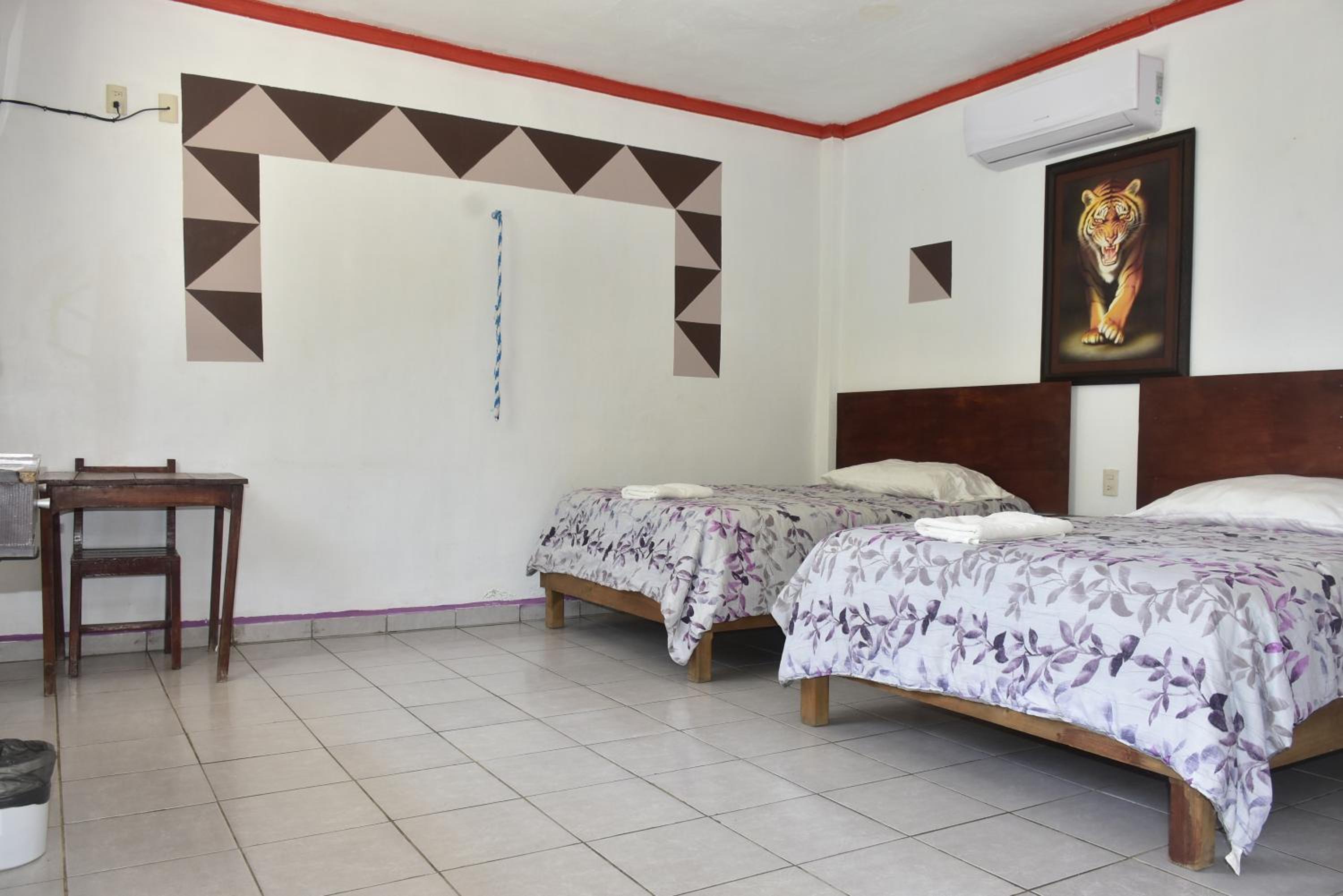 Standard Twin Room - Photo 1