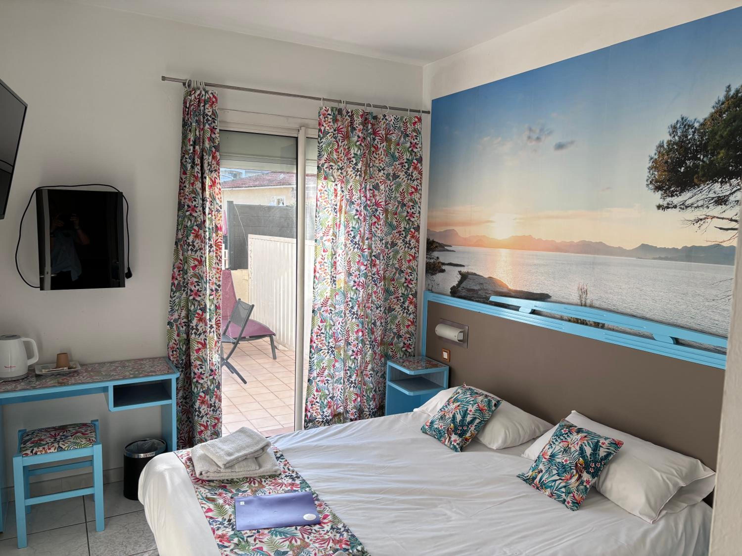 Superior Double Room with Terrace - Ground Floor - Photo 3