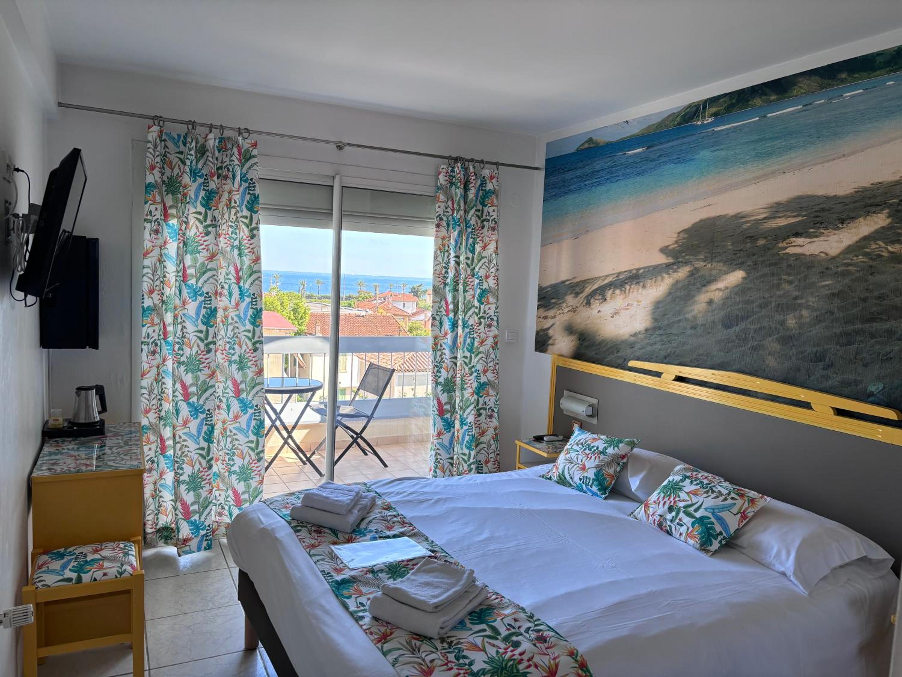Superior Double or Twin Room with Balcony and Sea View - Photo 1